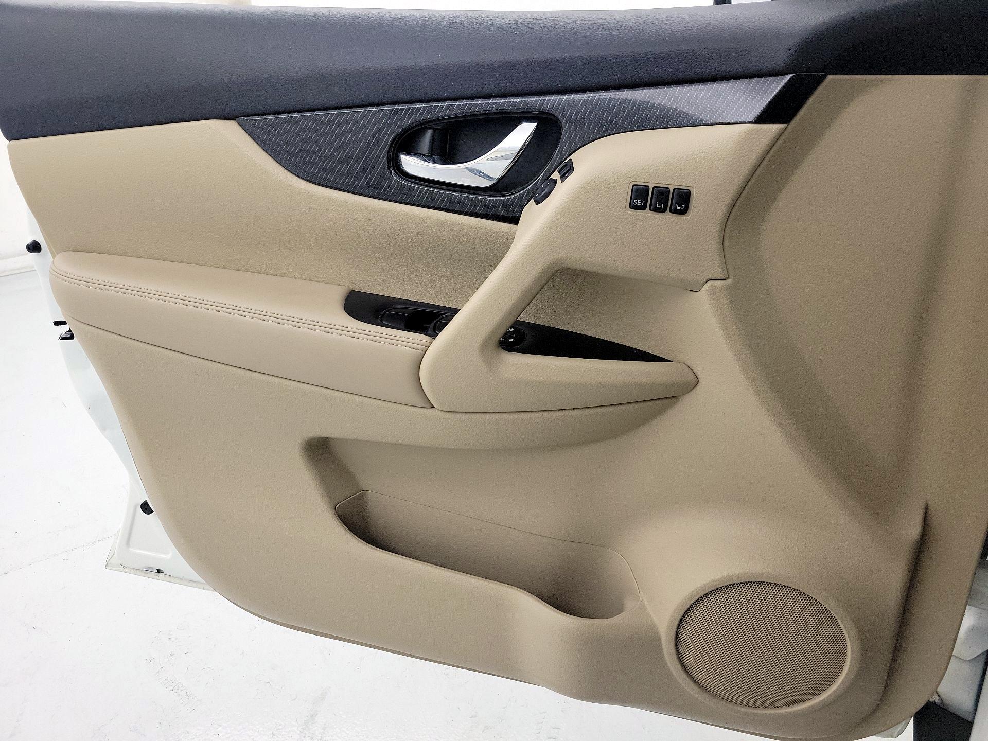 Thumbnail: 2018 Nissan Rogue - 12