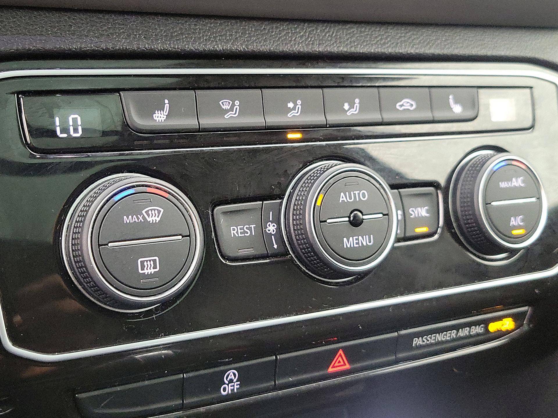 Thumbnail: 2021 Volkswagen Atlas - 17