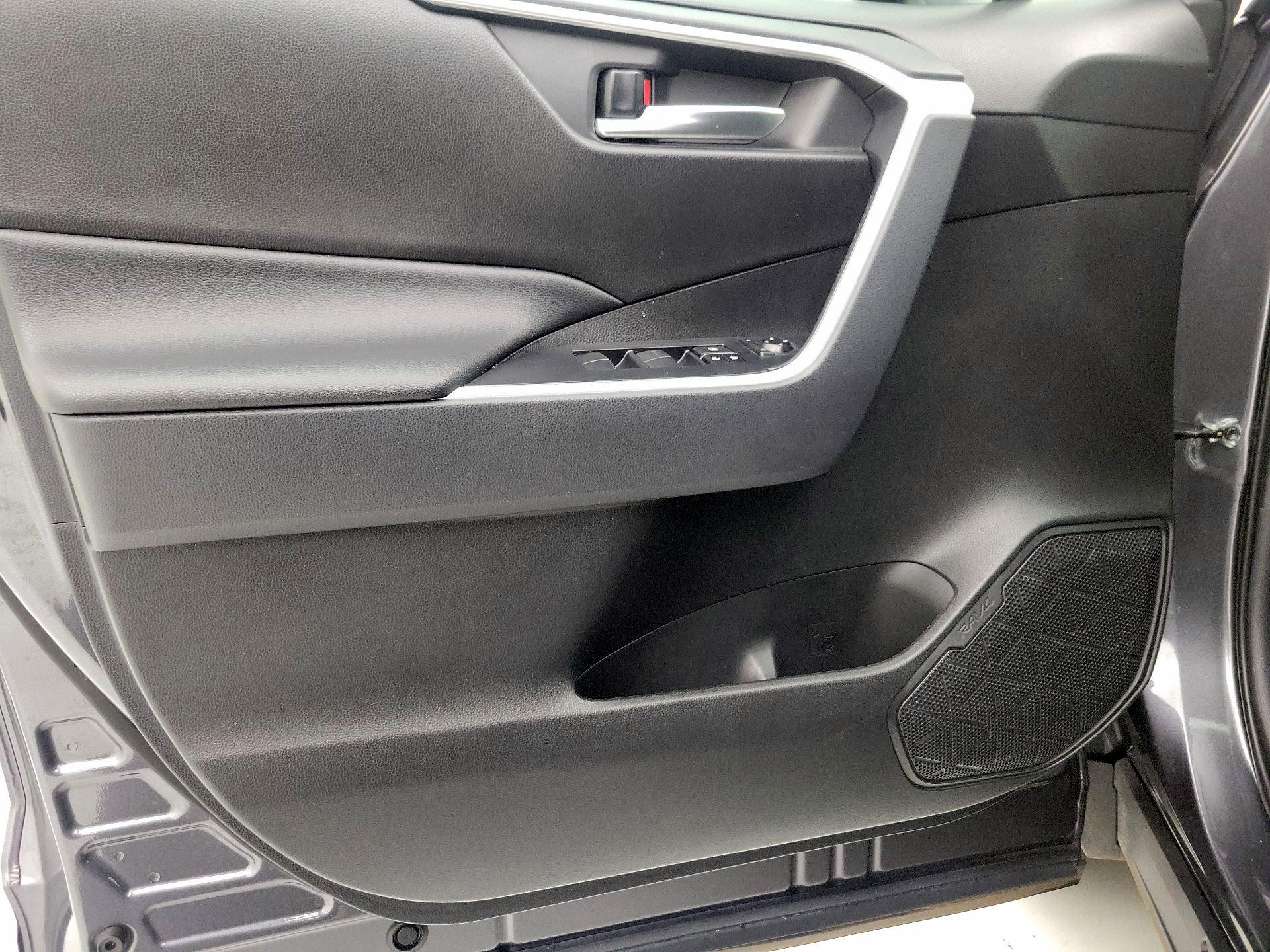 Thumbnail: 2021 Toyota RAV4 - 12