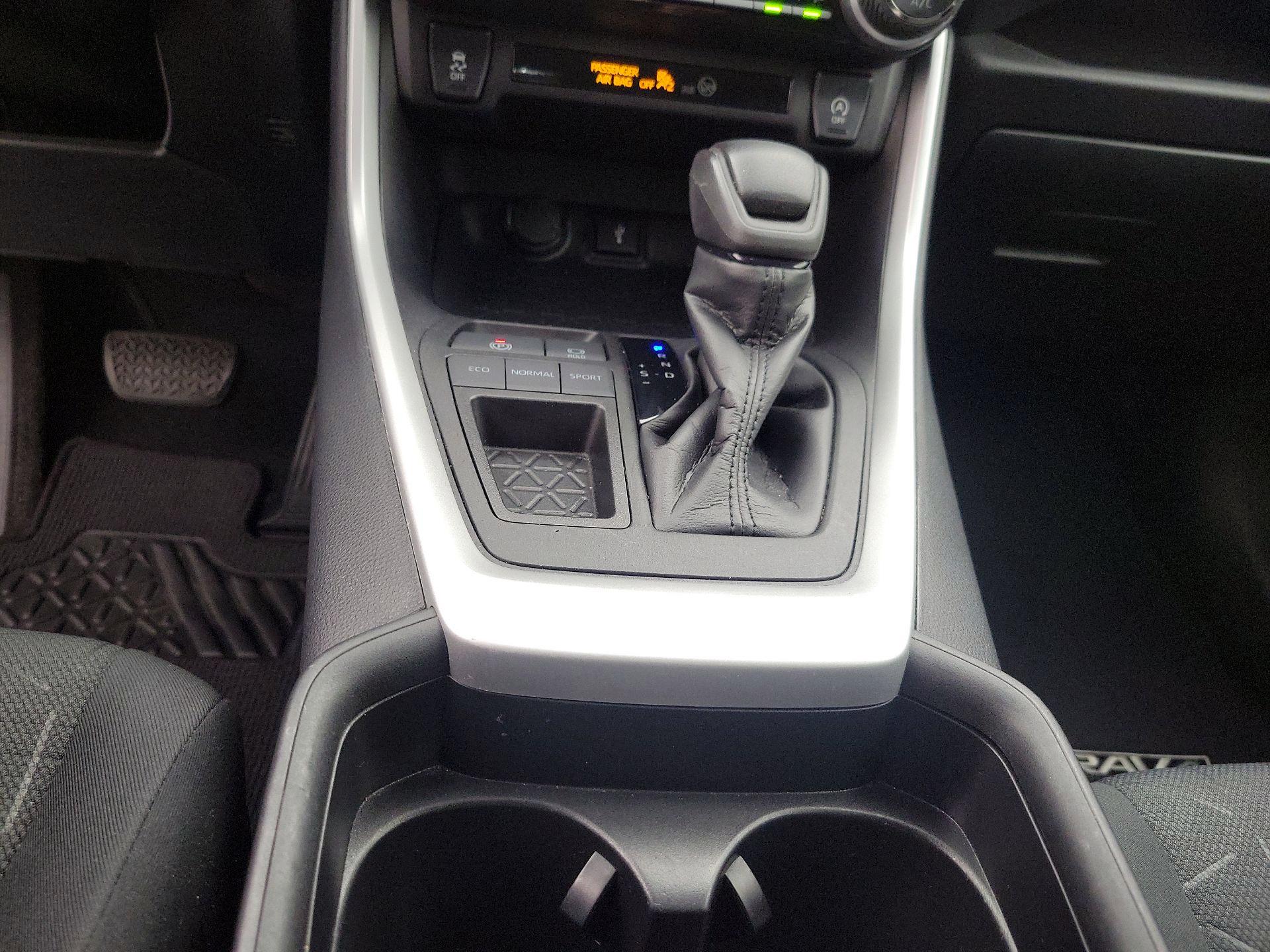 Thumbnail: 2021 Toyota RAV4 - 17