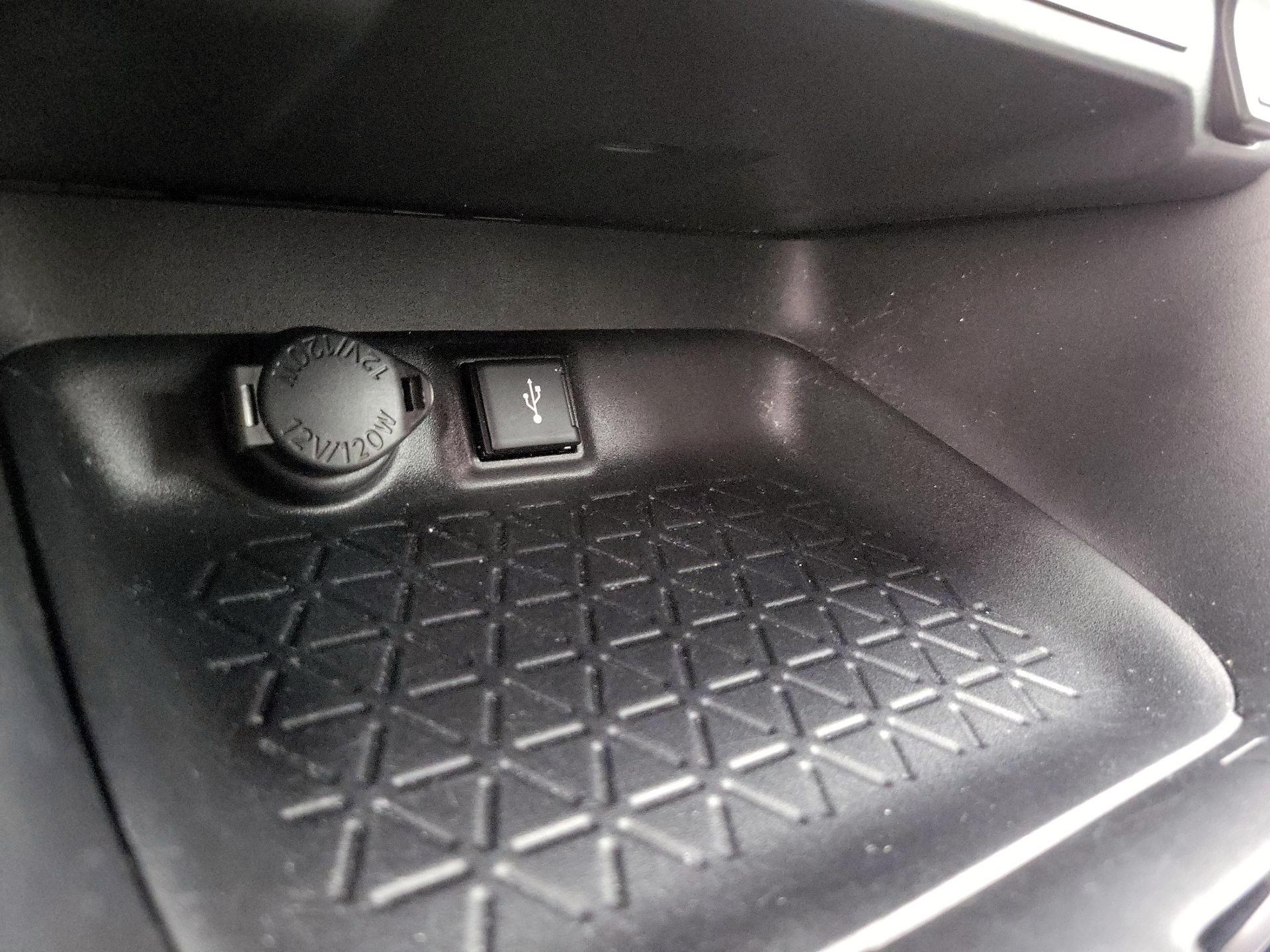 Thumbnail: 2021 Toyota RAV4 - 18