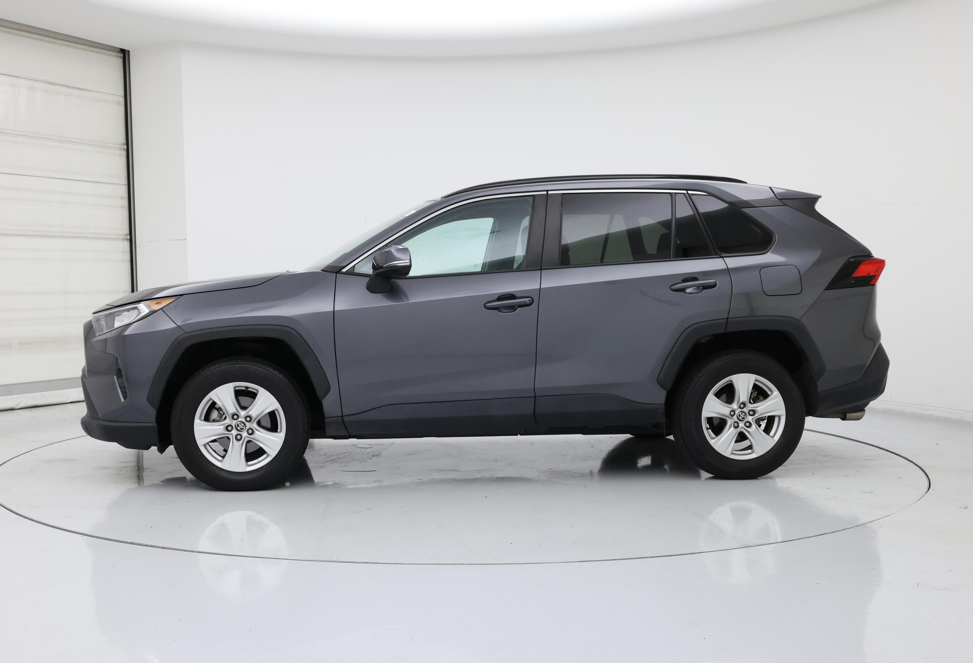 Thumbnail: 2021 Toyota RAV4 - 3