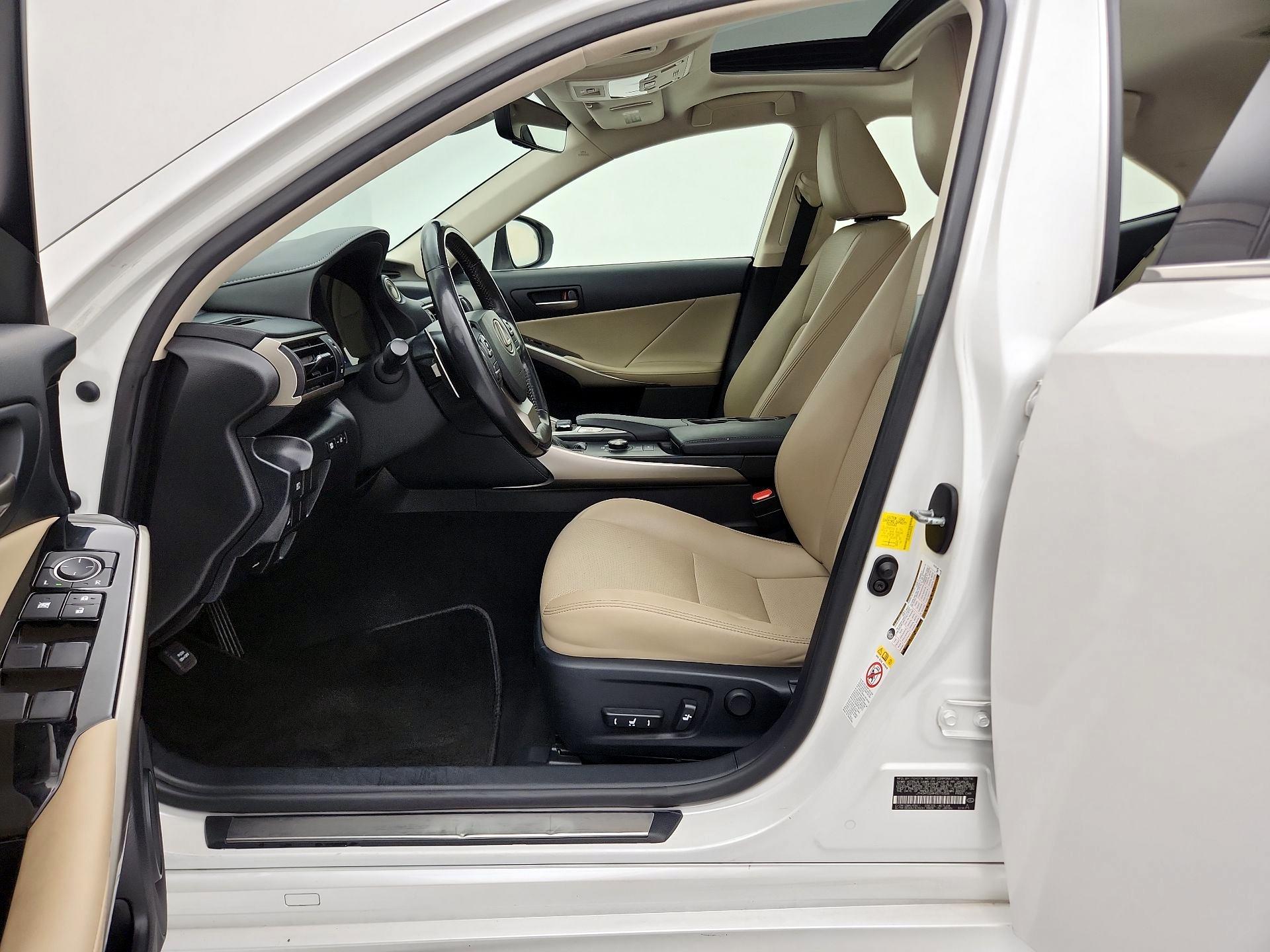 Thumbnail: 2017 Lexus IS - 11