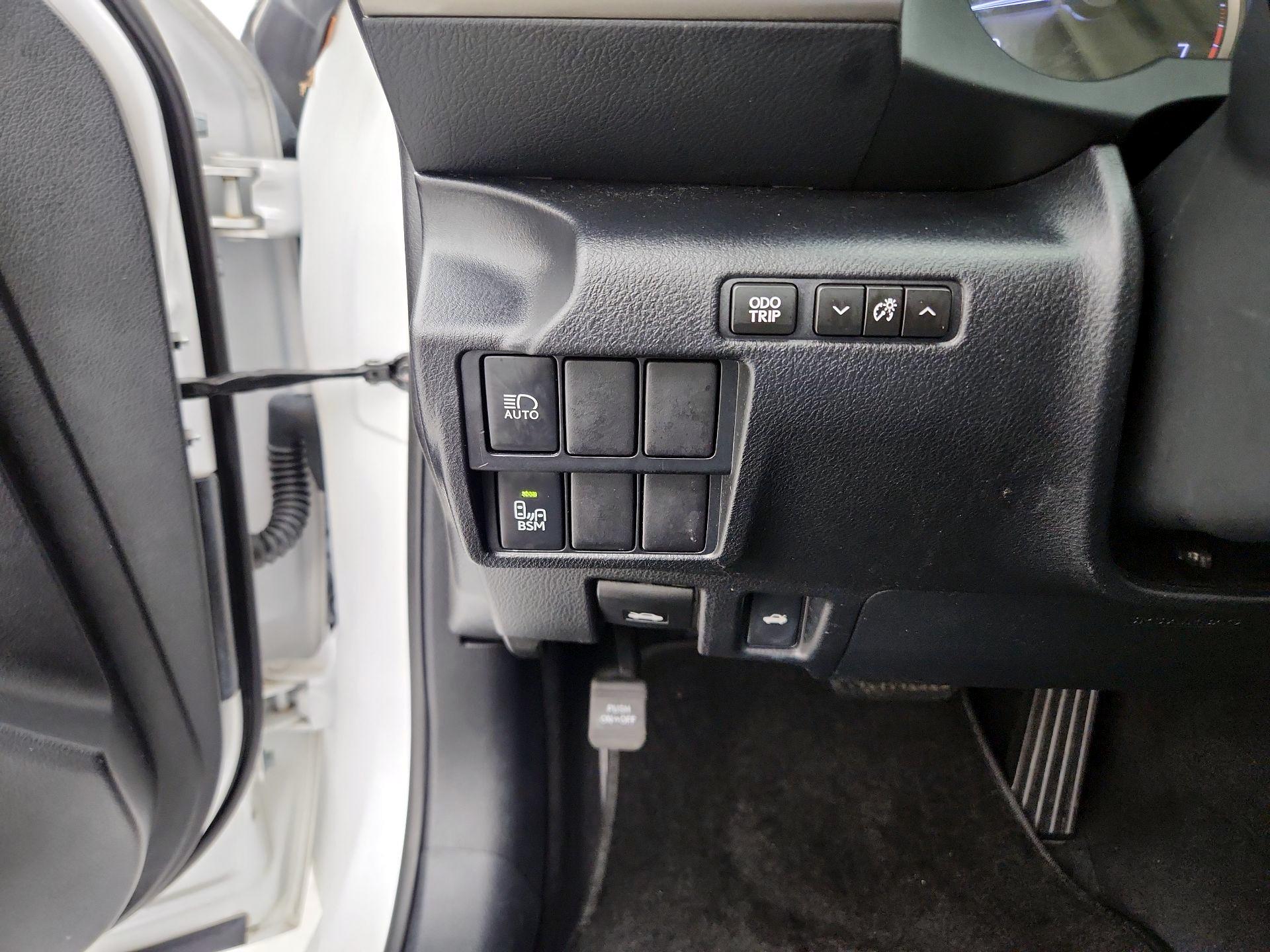 Thumbnail: 2017 Lexus IS - 13