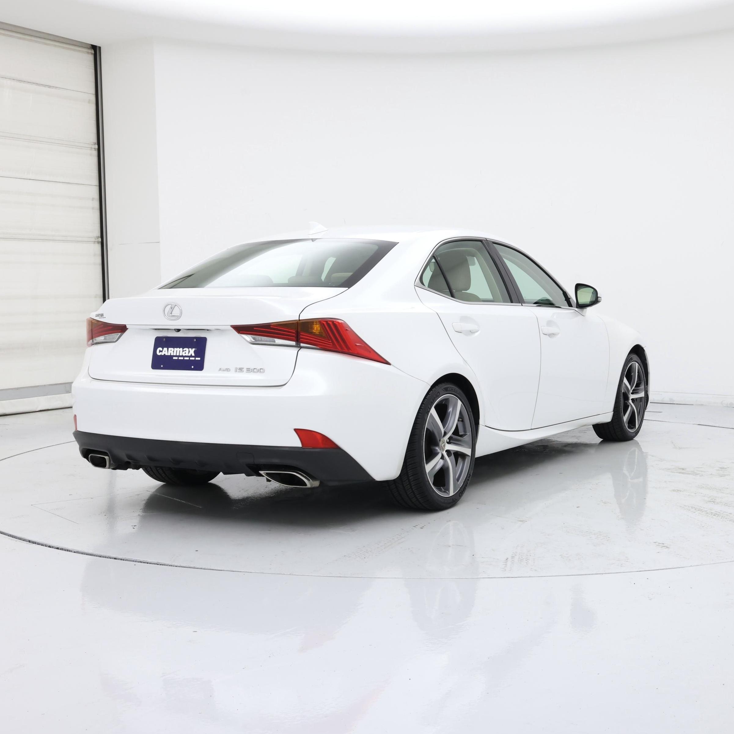 Thumbnail: 2017 Lexus IS - 8