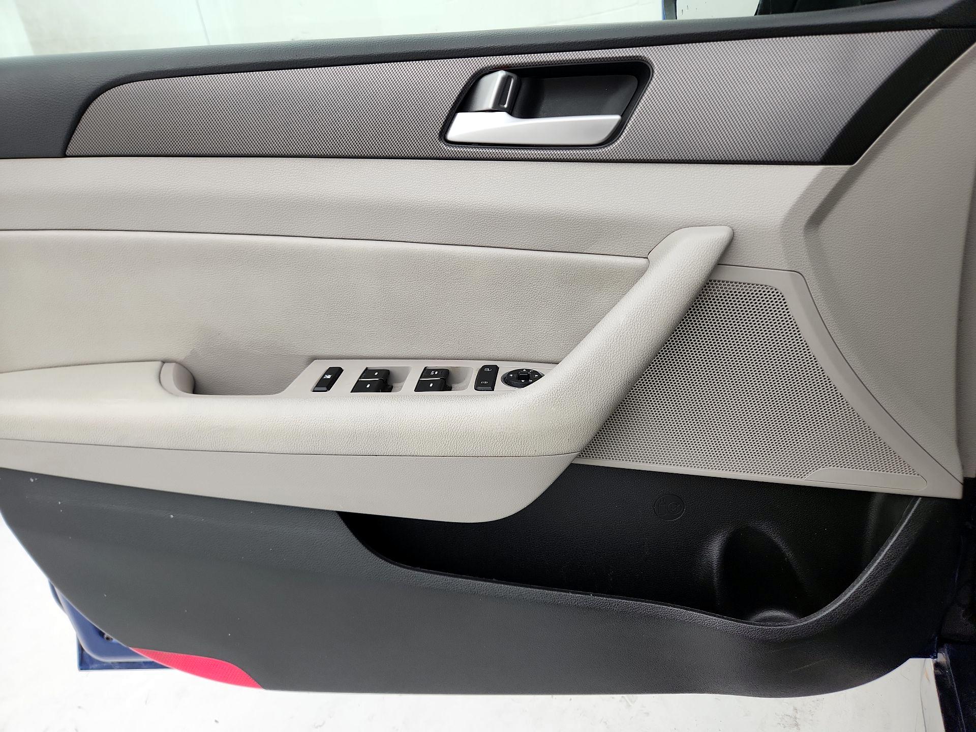 Thumbnail: 2017 Hyundai Sonata - 12