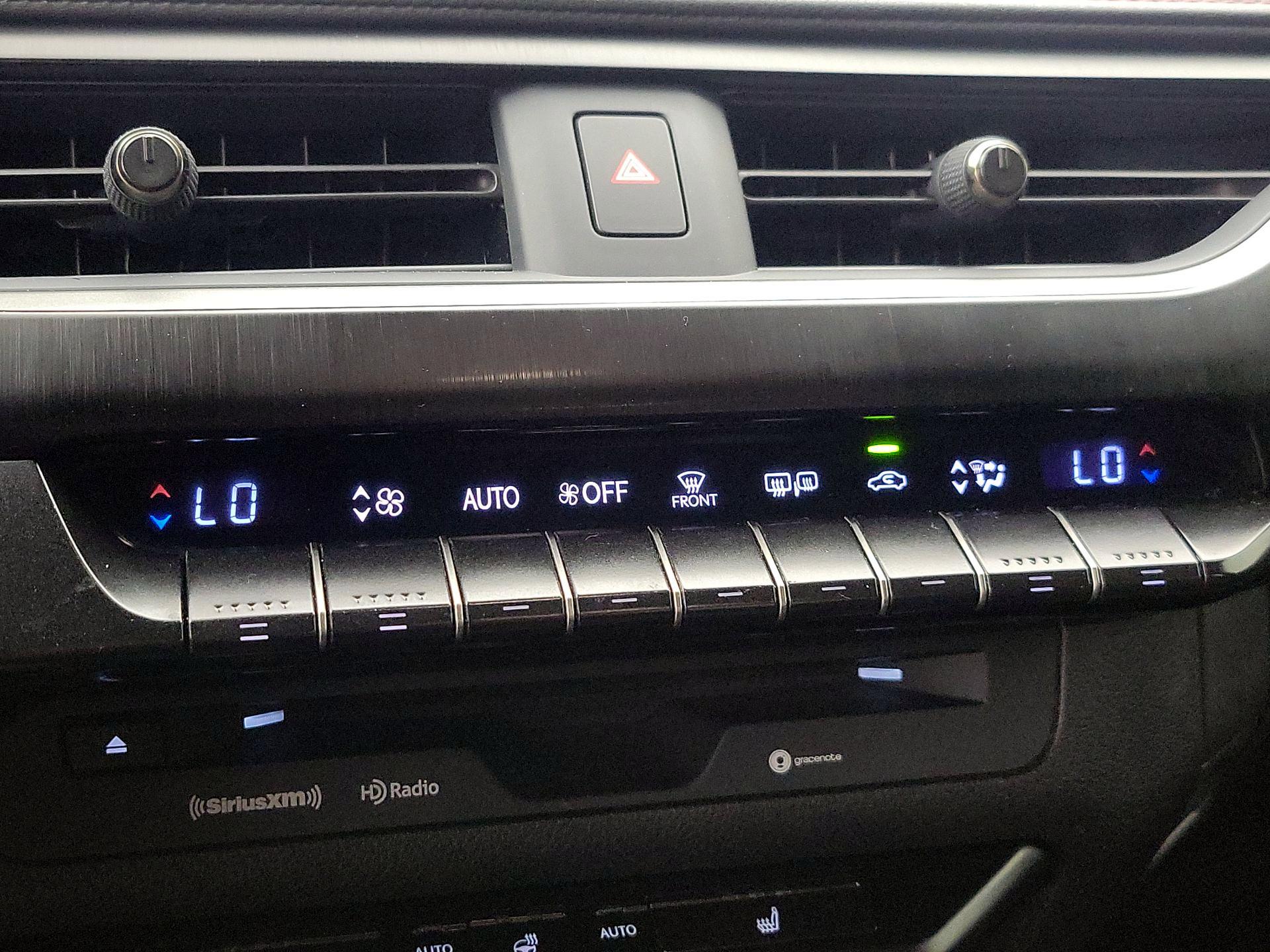 Thumbnail: 2019 Lexus UX - 16