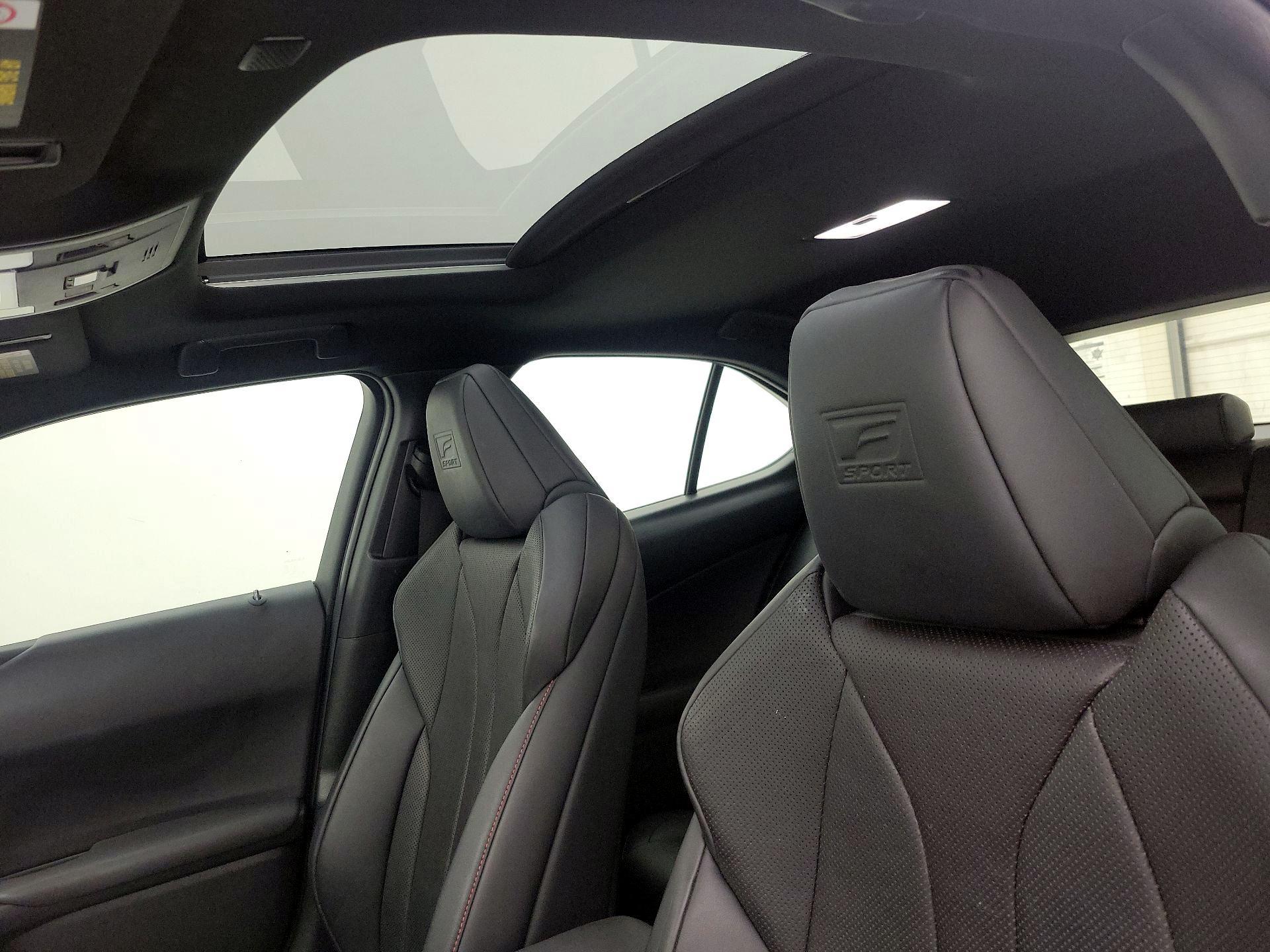 Thumbnail: 2019 Lexus UX - 19