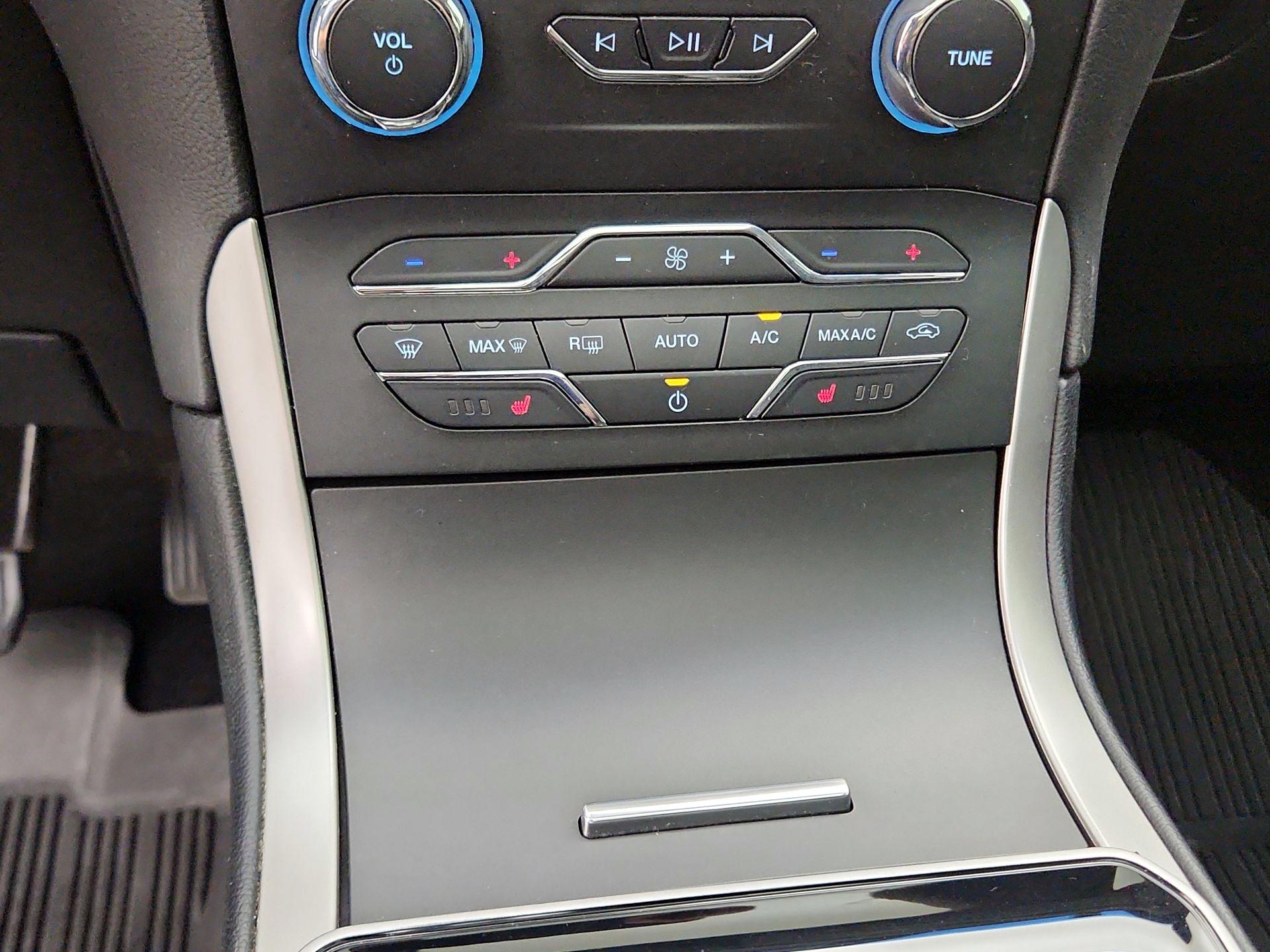 Thumbnail: 2019 Ford Edge - 17