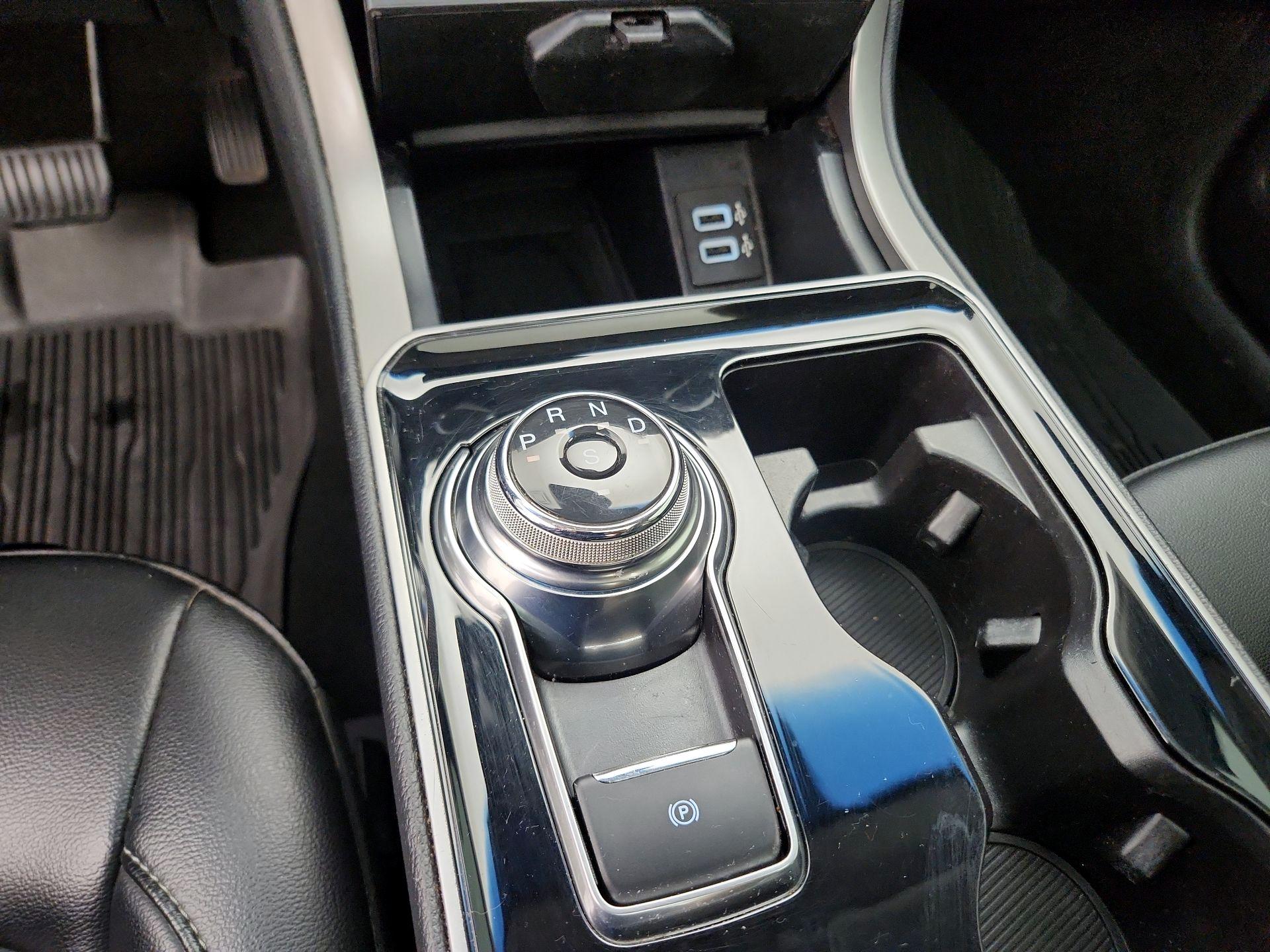 Thumbnail: 2019 Ford Edge - 18