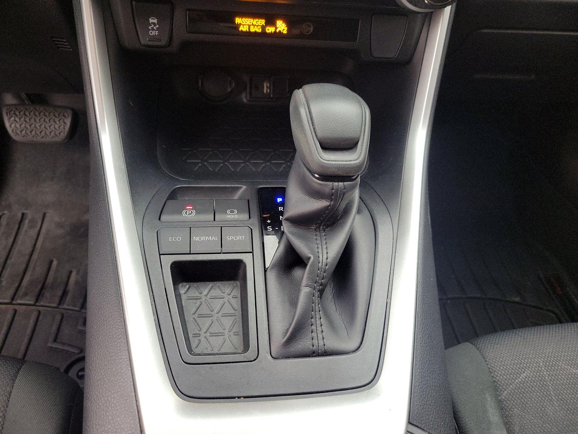 Thumbnail: 2019 Toyota RAV4 - 17