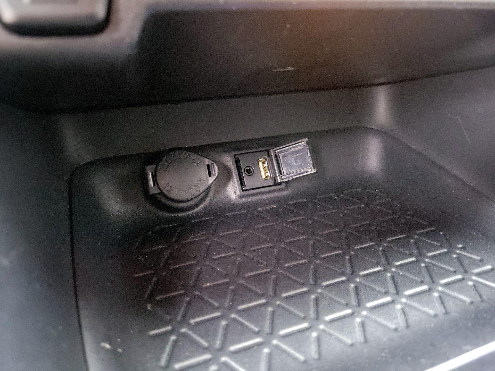 Thumbnail: 2019 Toyota RAV4 - 18