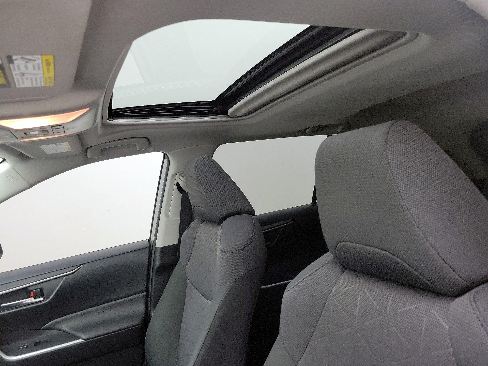 Thumbnail: 2019 Toyota RAV4 - 19