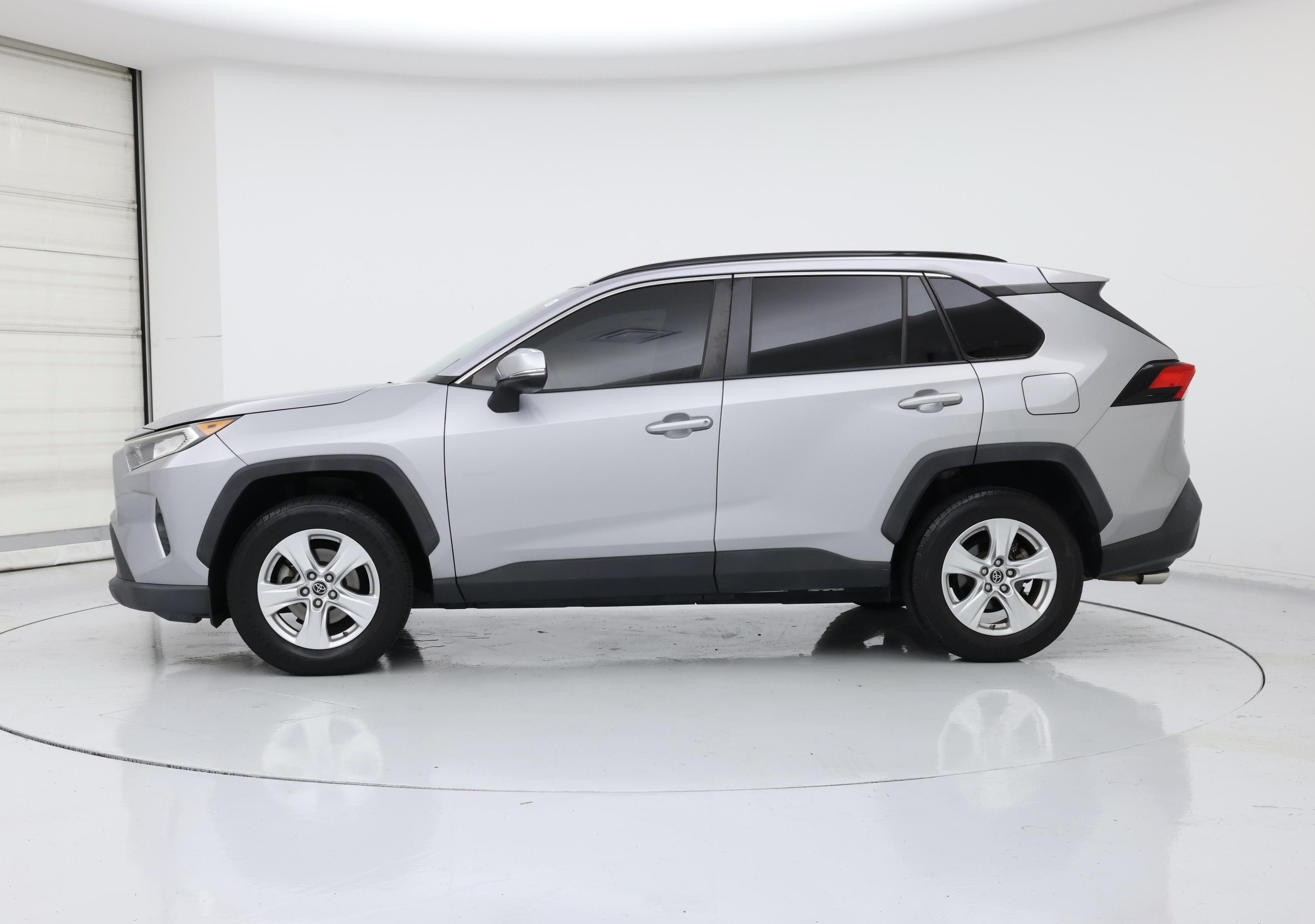 Thumbnail: 2019 Toyota RAV4 - 3