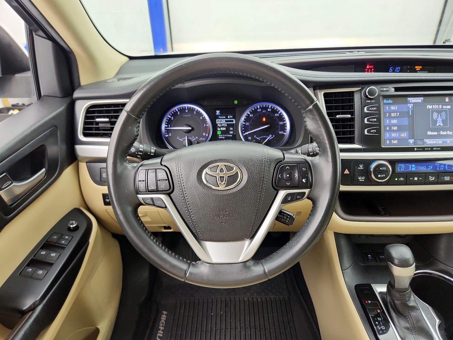 Thumbnail: 2019 Toyota Highlander - 10