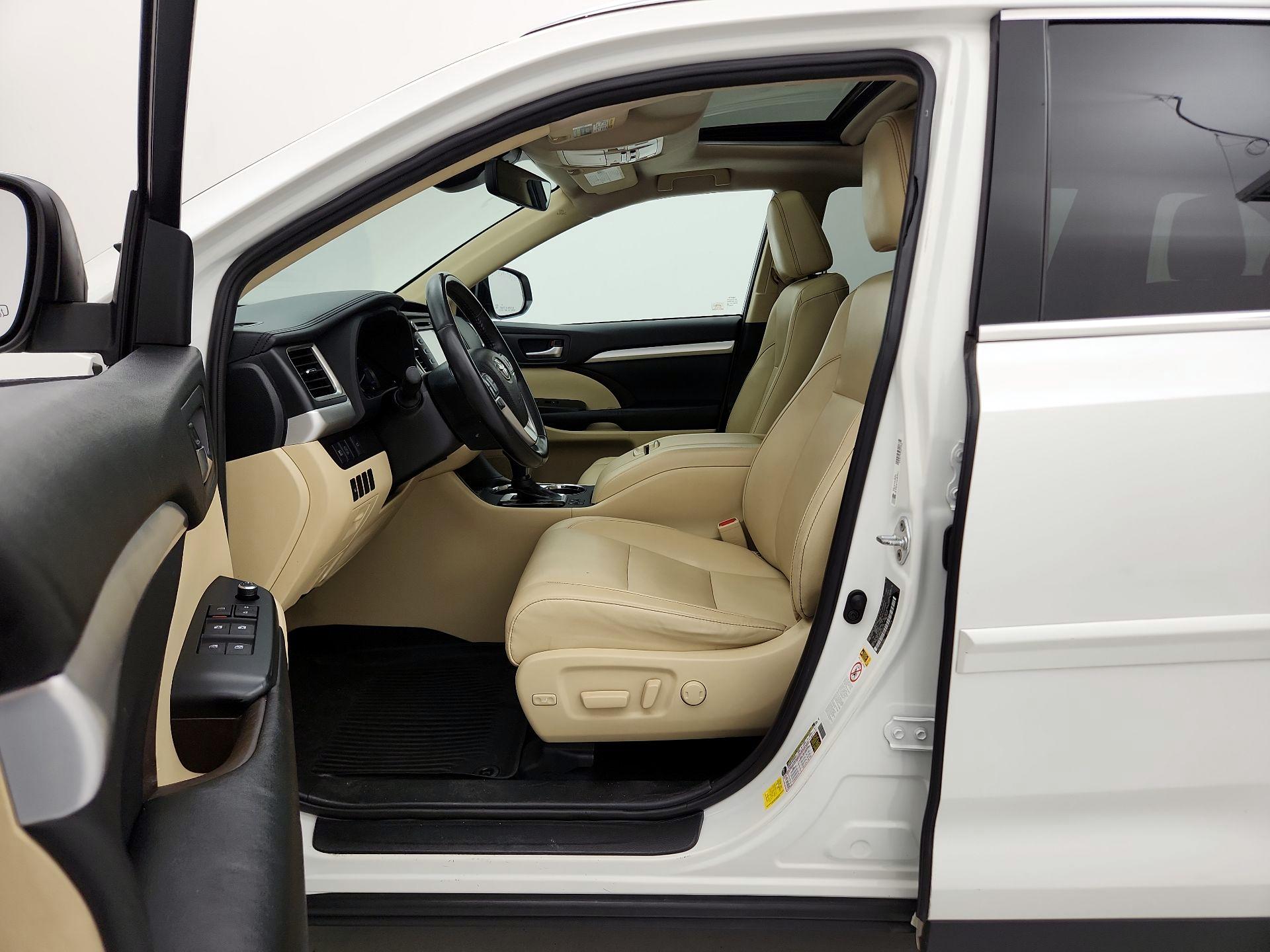 Thumbnail: 2019 Toyota Highlander - 11