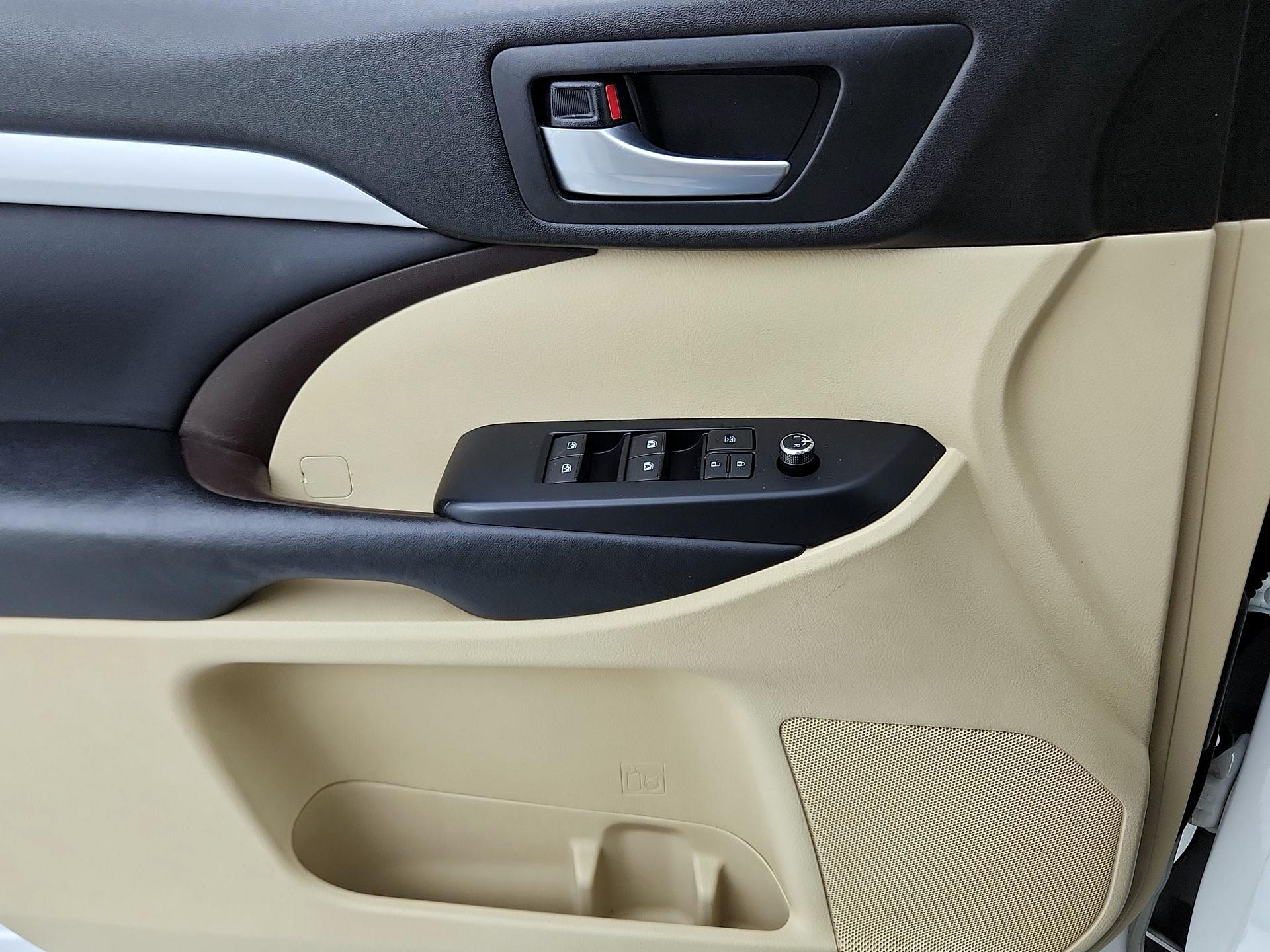 Thumbnail: 2019 Toyota Highlander - 12