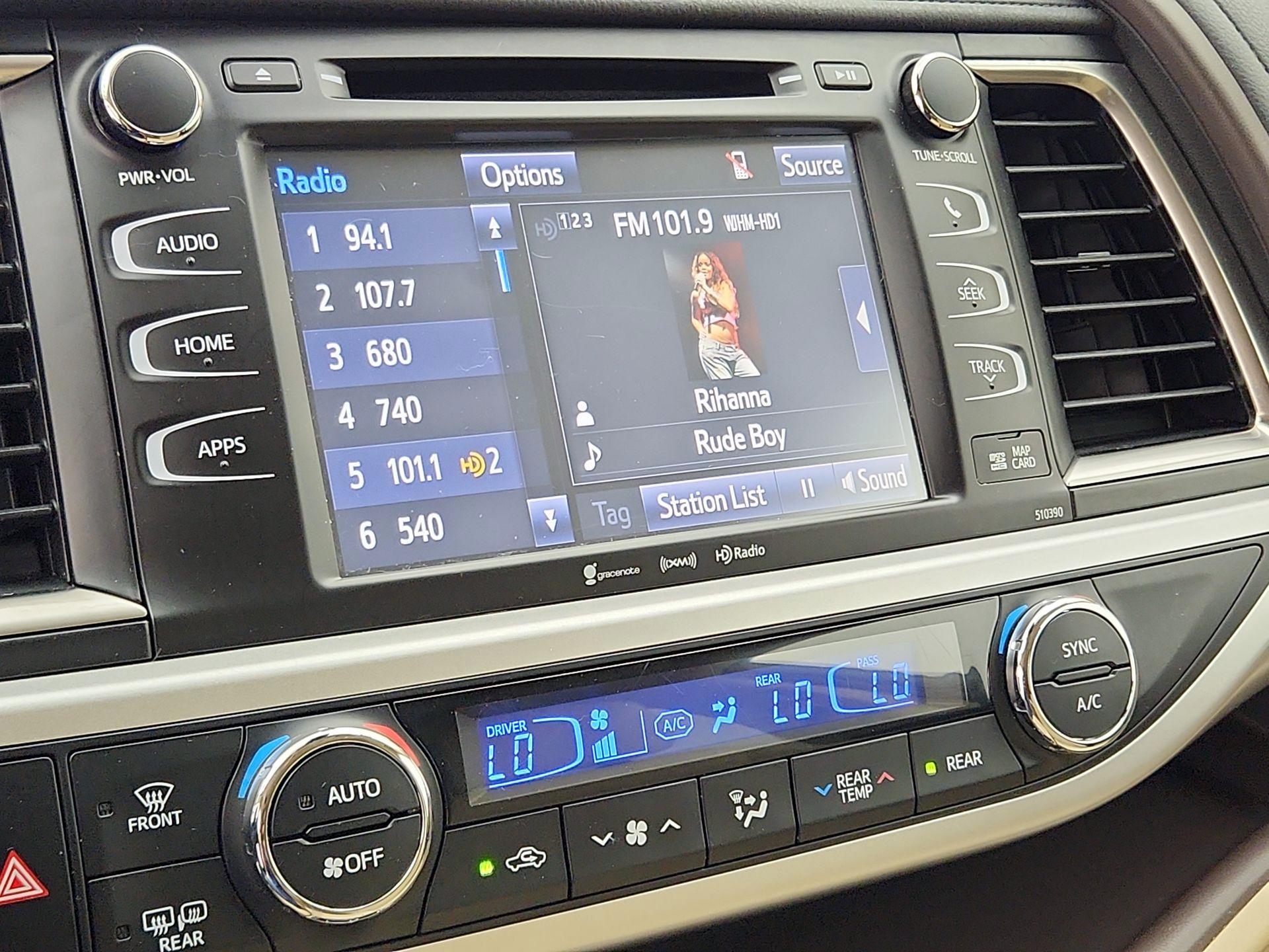 Thumbnail: 2019 Toyota Highlander - 16