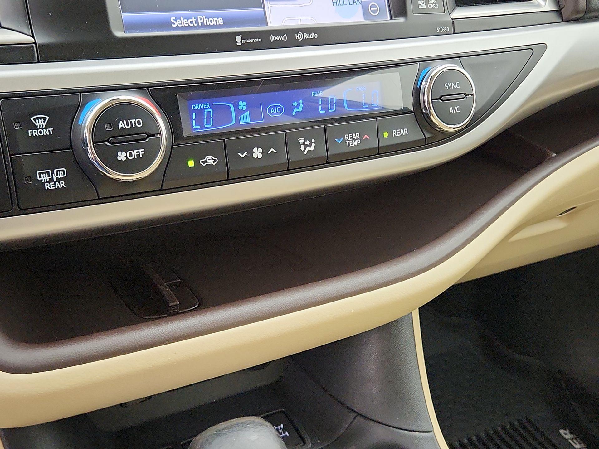 Thumbnail: 2019 Toyota Highlander - 17