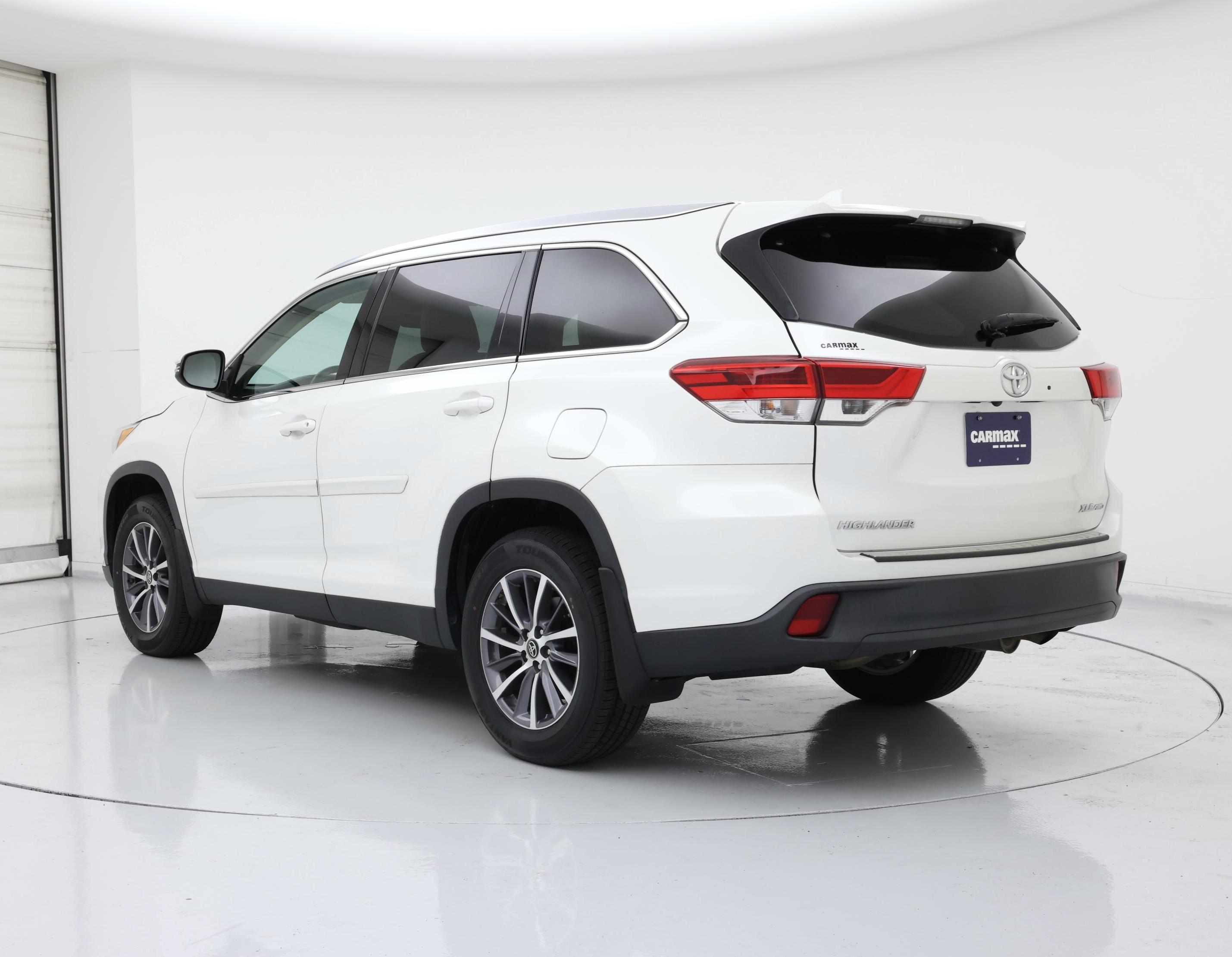 Thumbnail: 2019 Toyota Highlander - 2
