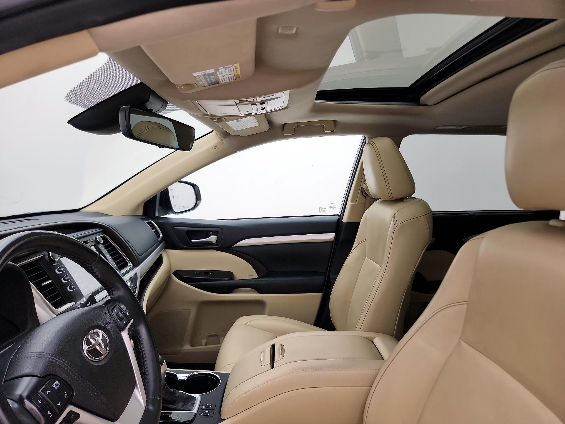 Thumbnail: 2019 Toyota Highlander - 20