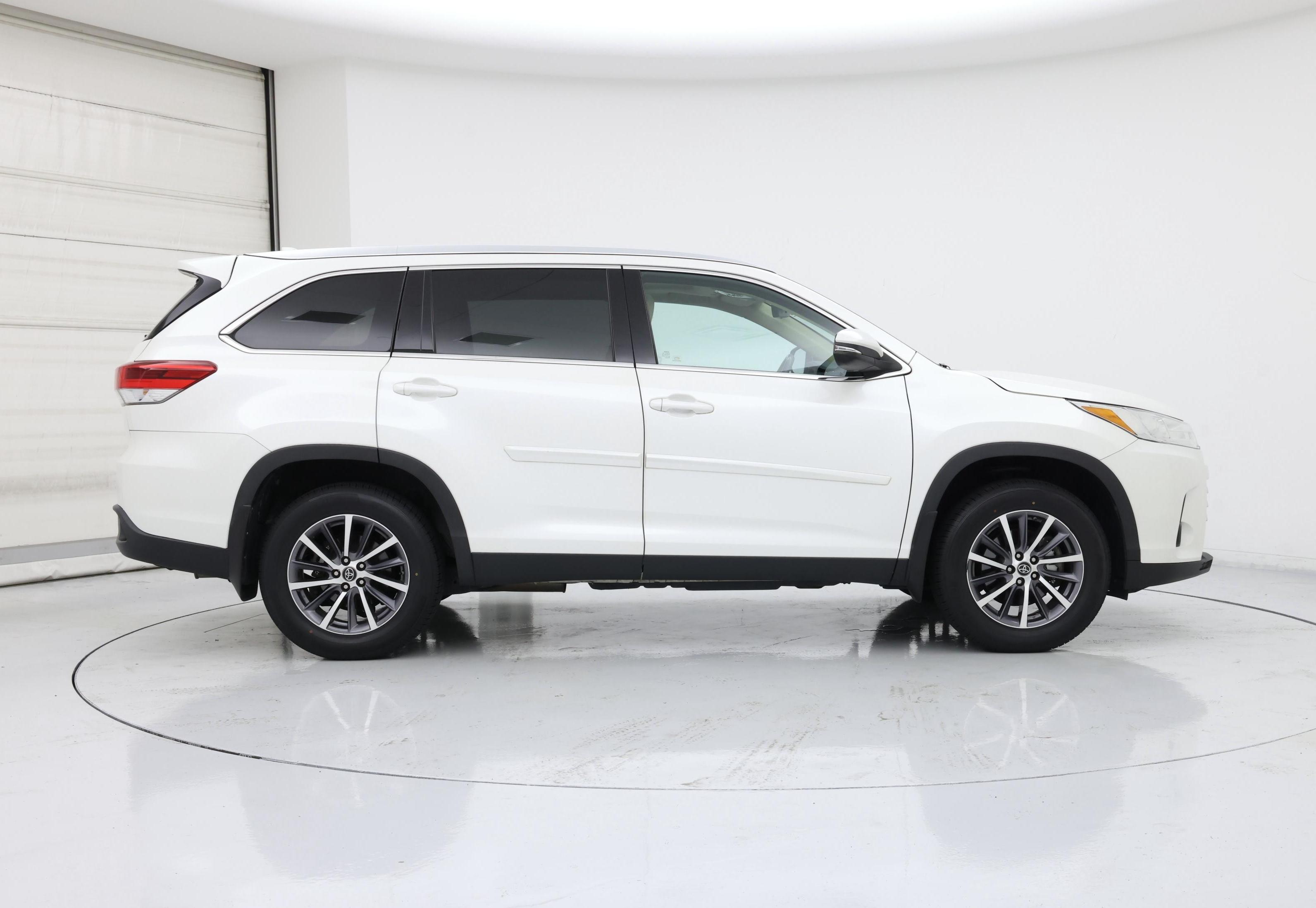 Thumbnail: 2019 Toyota Highlander - 7