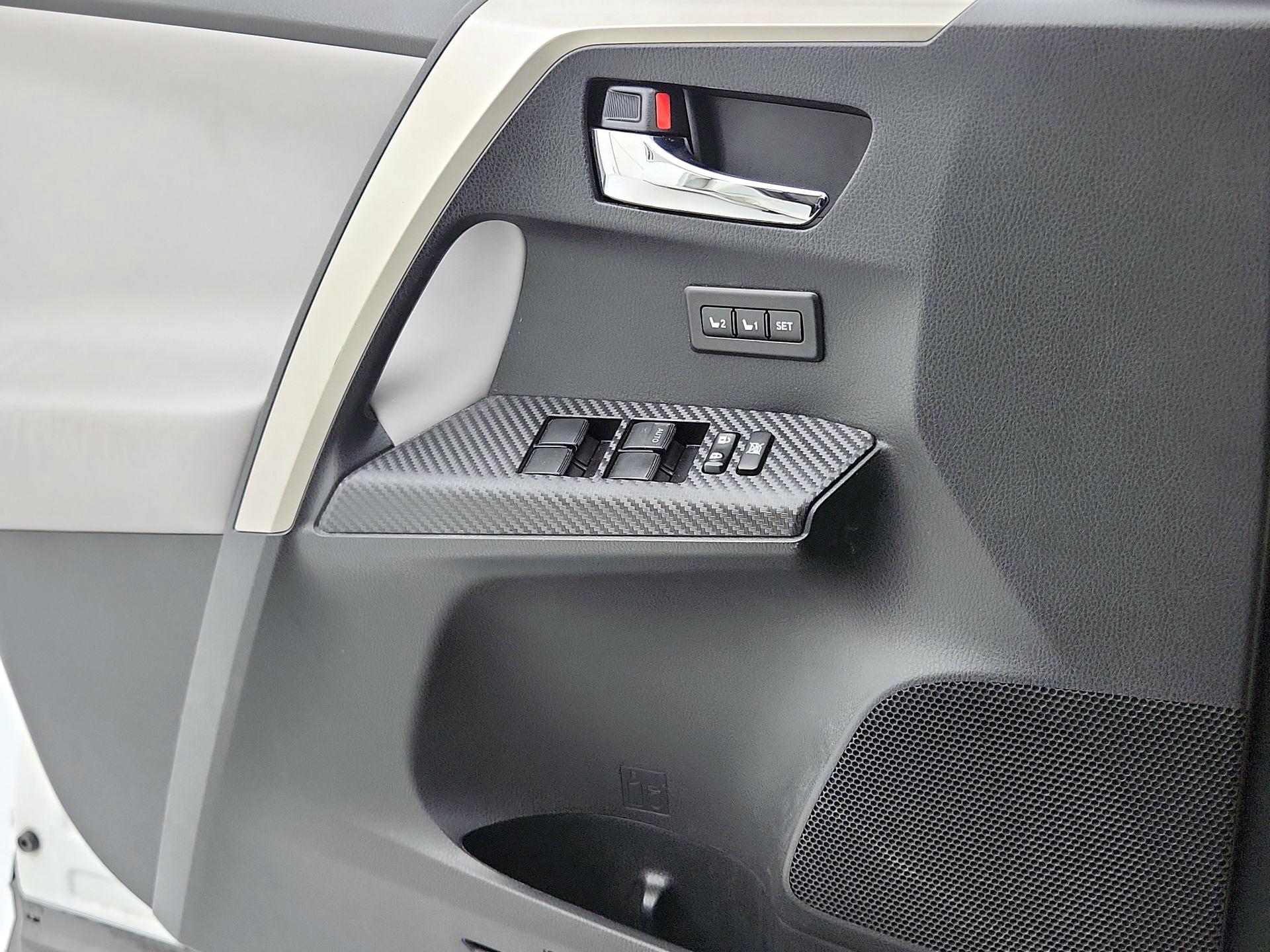 Thumbnail: 2015 Toyota RAV4 - 12