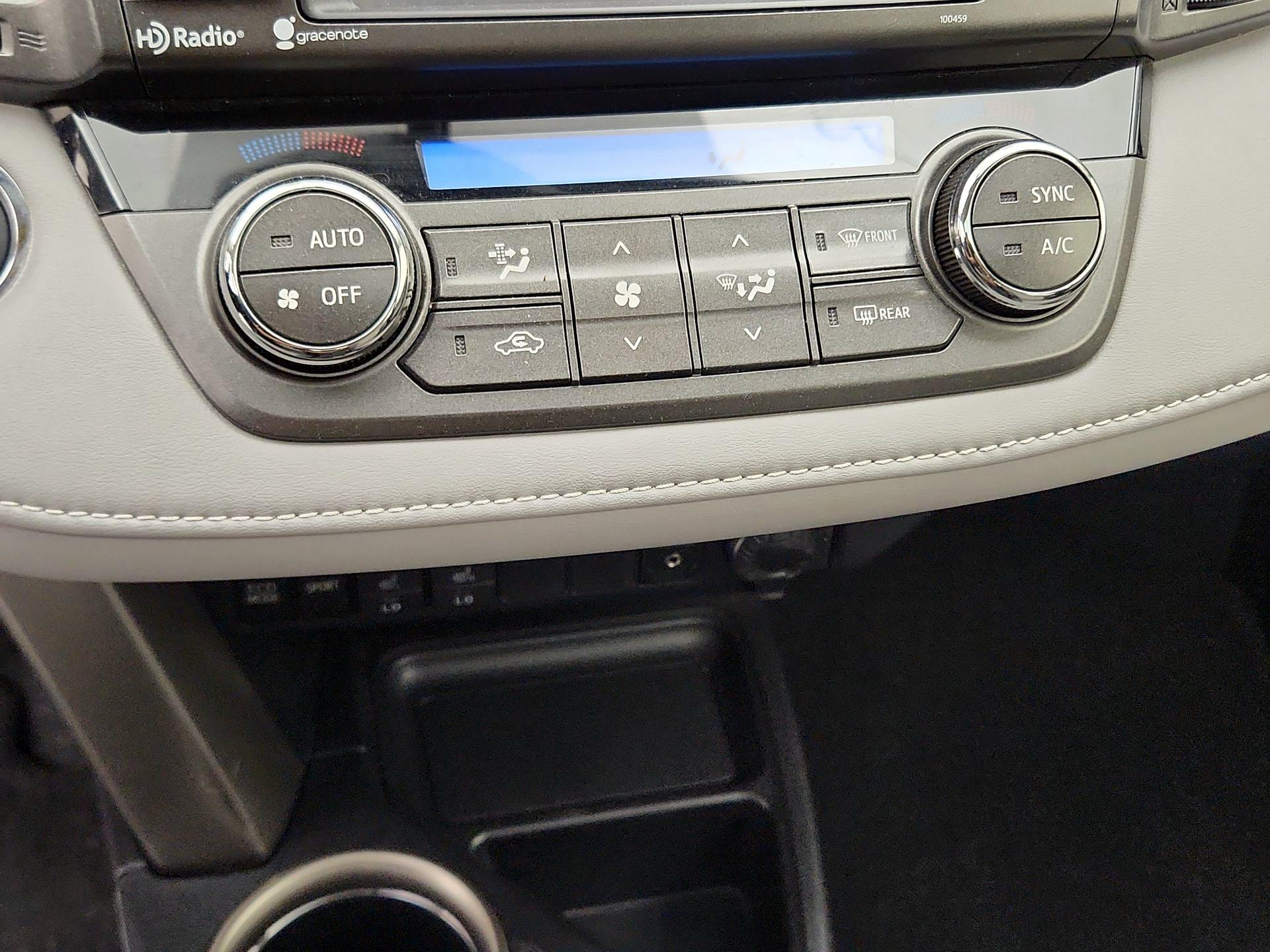 Thumbnail: 2015 Toyota RAV4 - 16