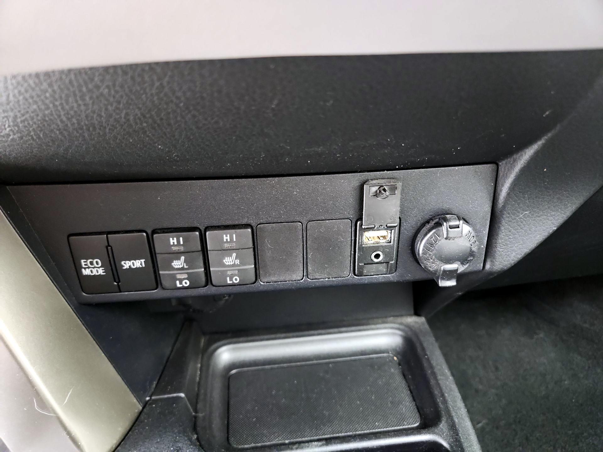 Thumbnail: 2015 Toyota RAV4 - 18