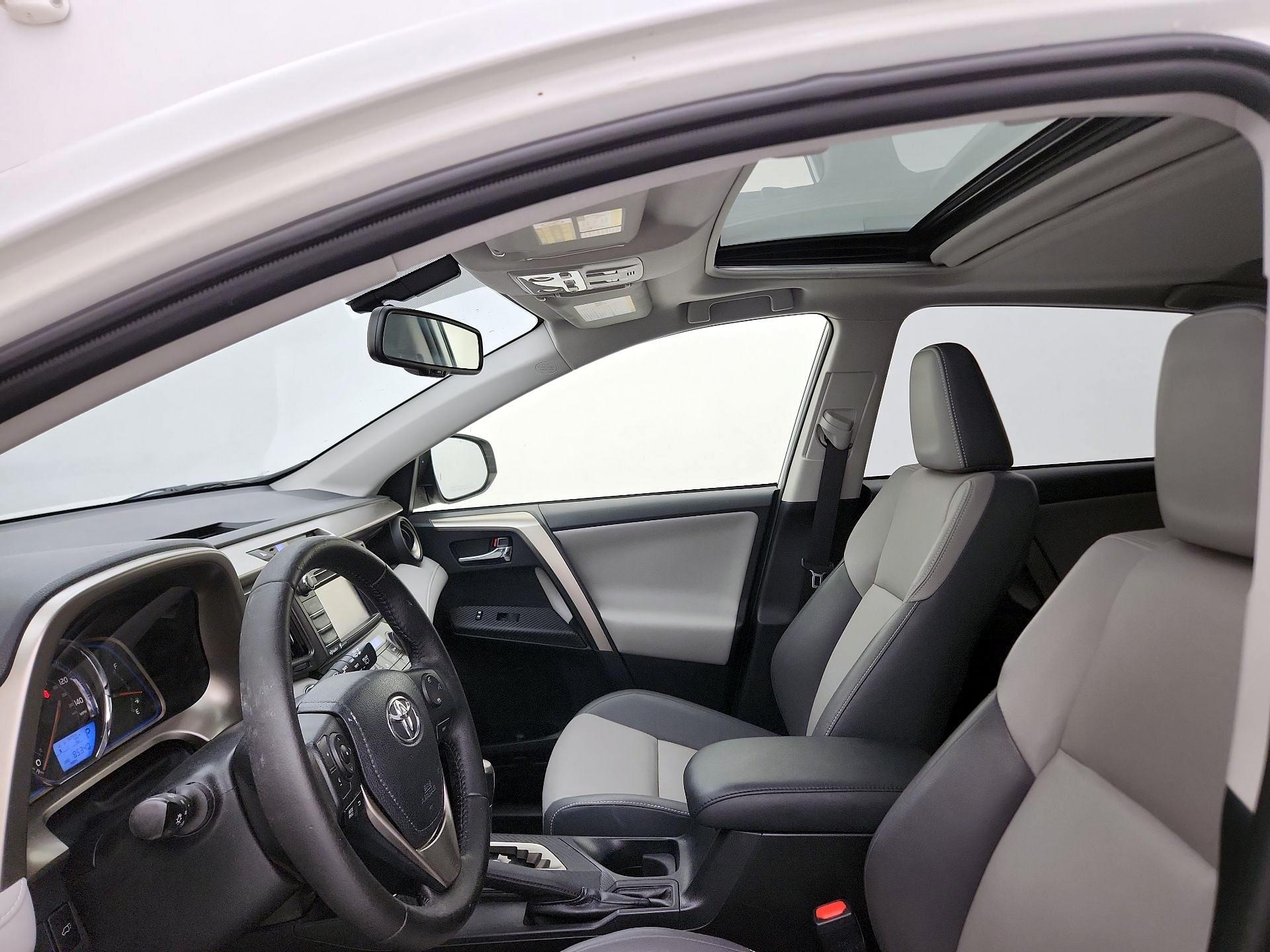 Thumbnail: 2015 Toyota RAV4 - 19