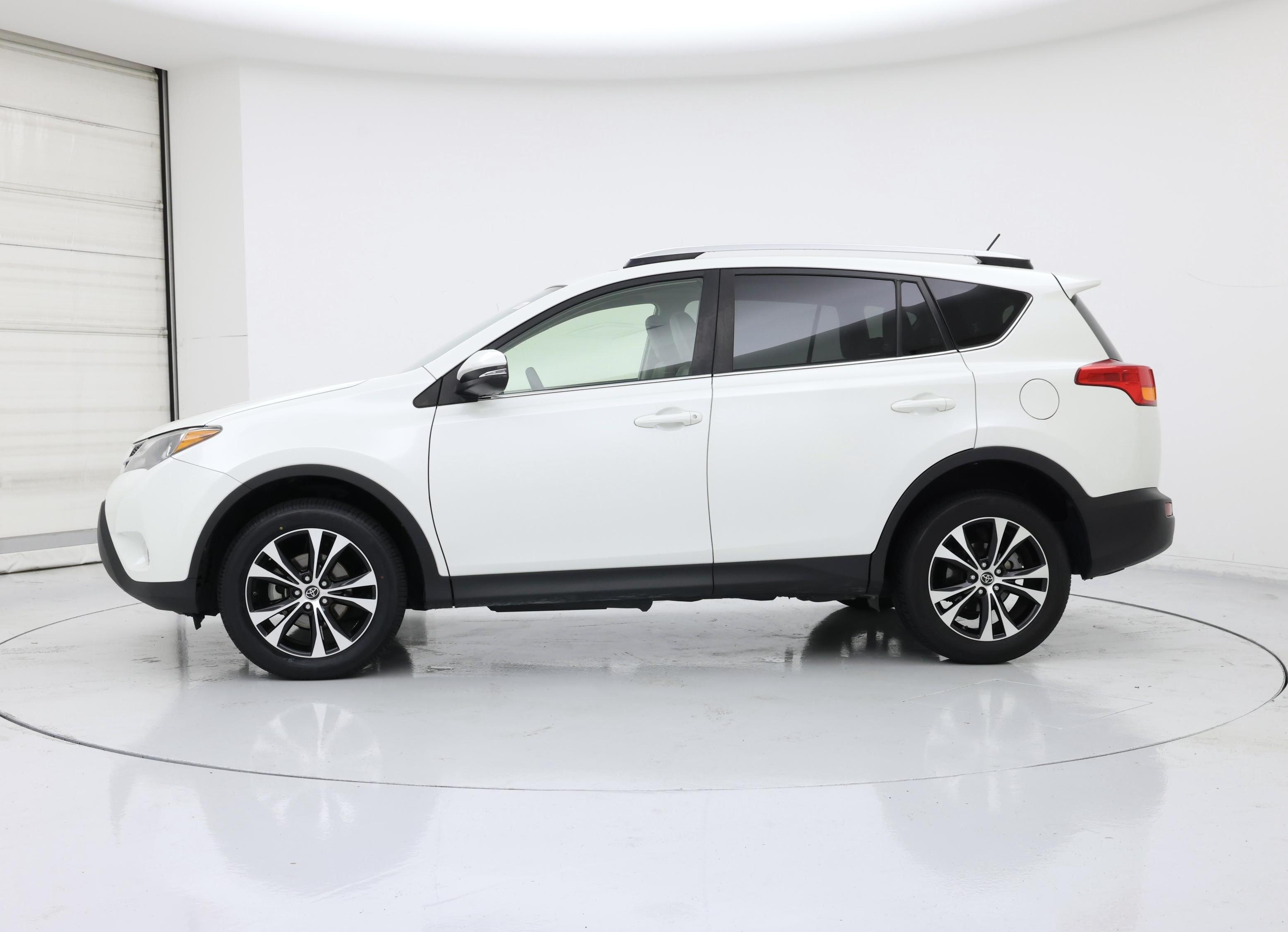 Thumbnail: 2015 Toyota RAV4 - 3