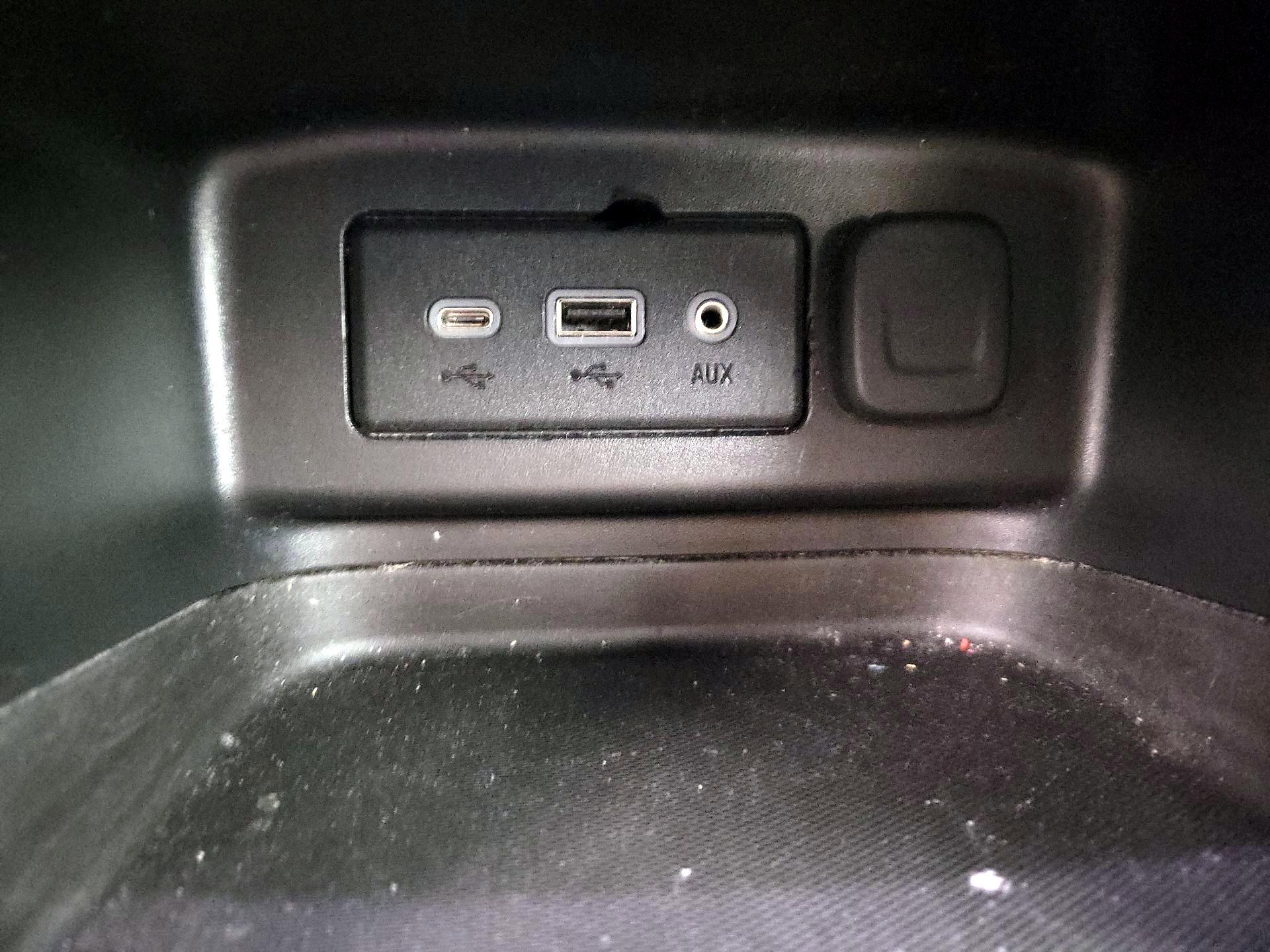 Thumbnail: 2020 Chevrolet Equinox - 18