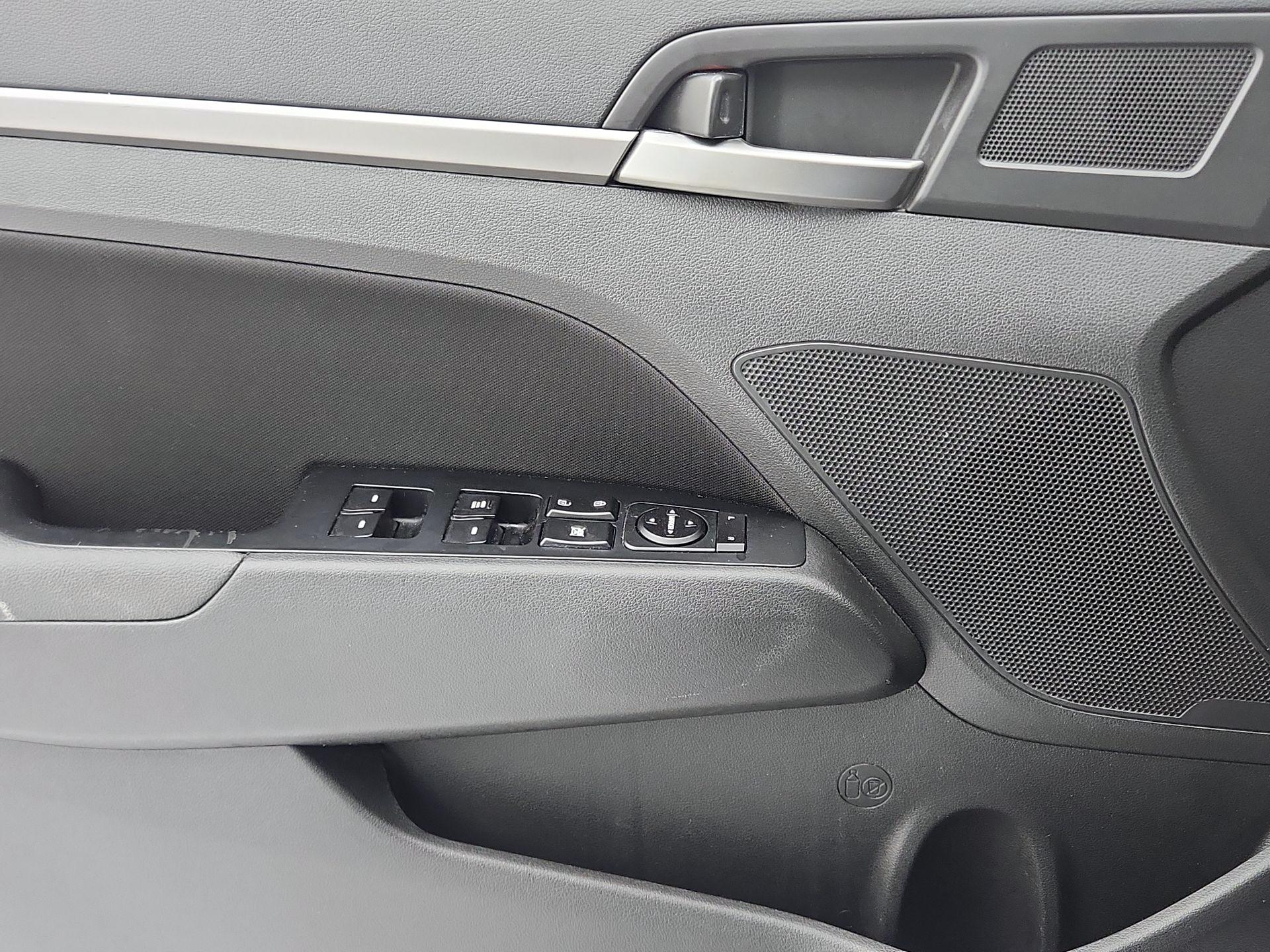 Thumbnail: 2018 Hyundai Elantra - 12