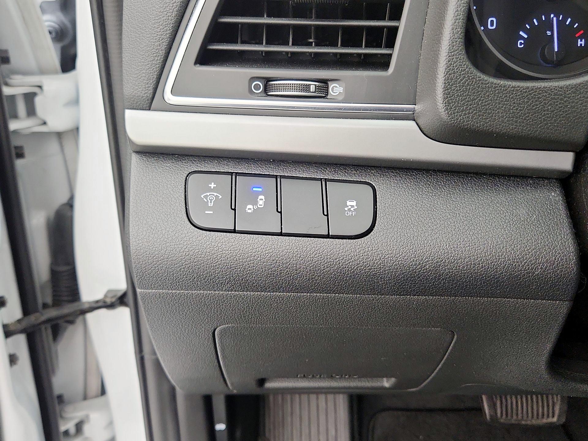 Thumbnail: 2018 Hyundai Elantra - 13