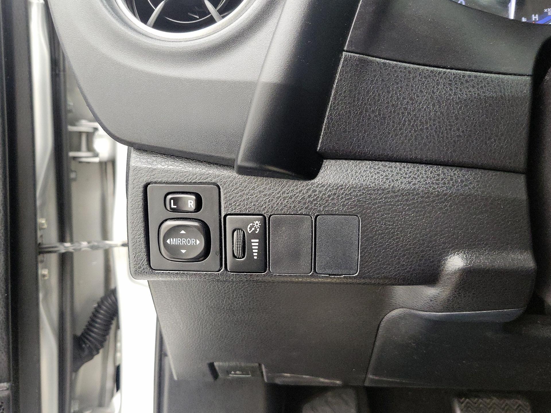 Thumbnail: 2017 Toyota Corolla - 13