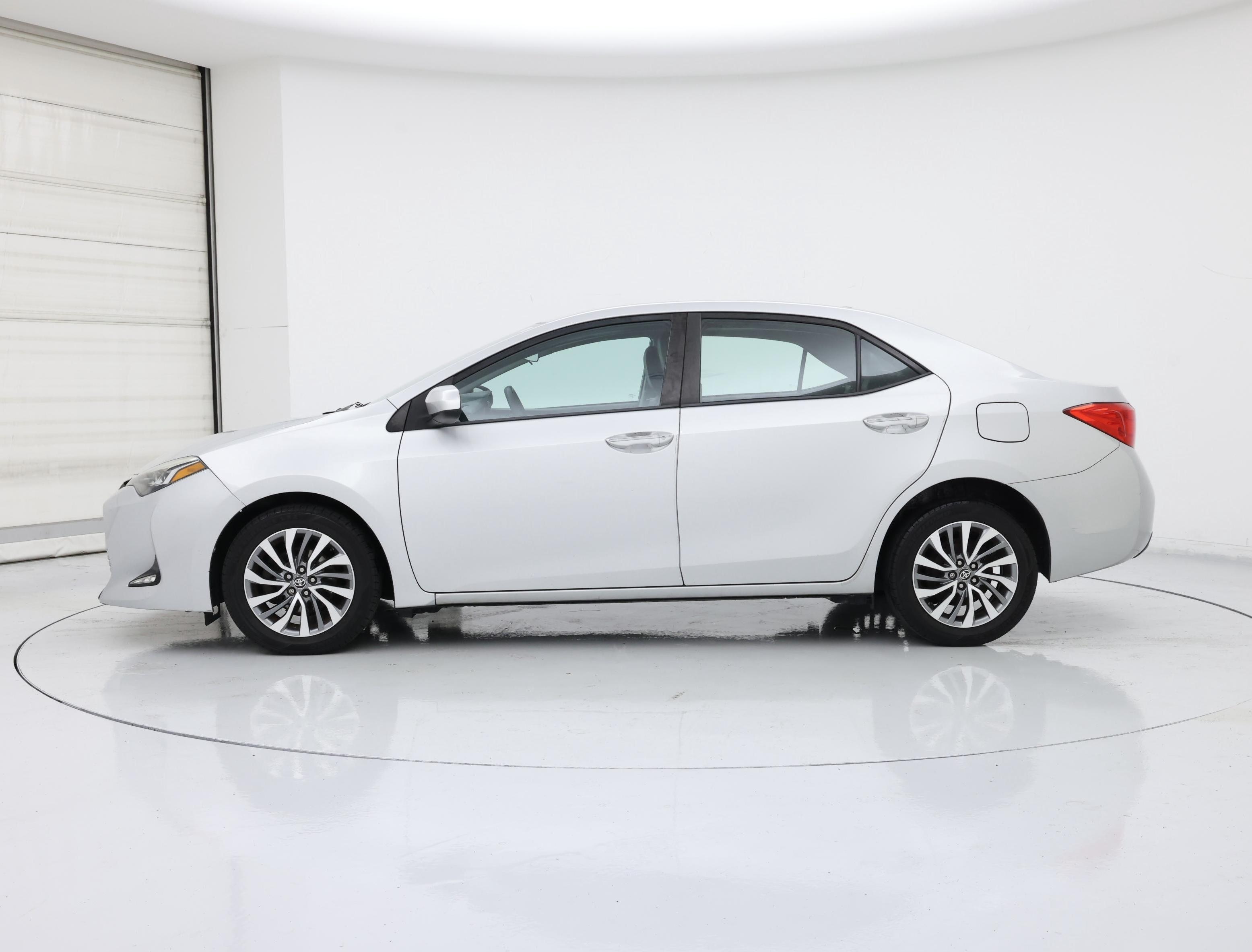 Thumbnail: 2017 Toyota Corolla - 3