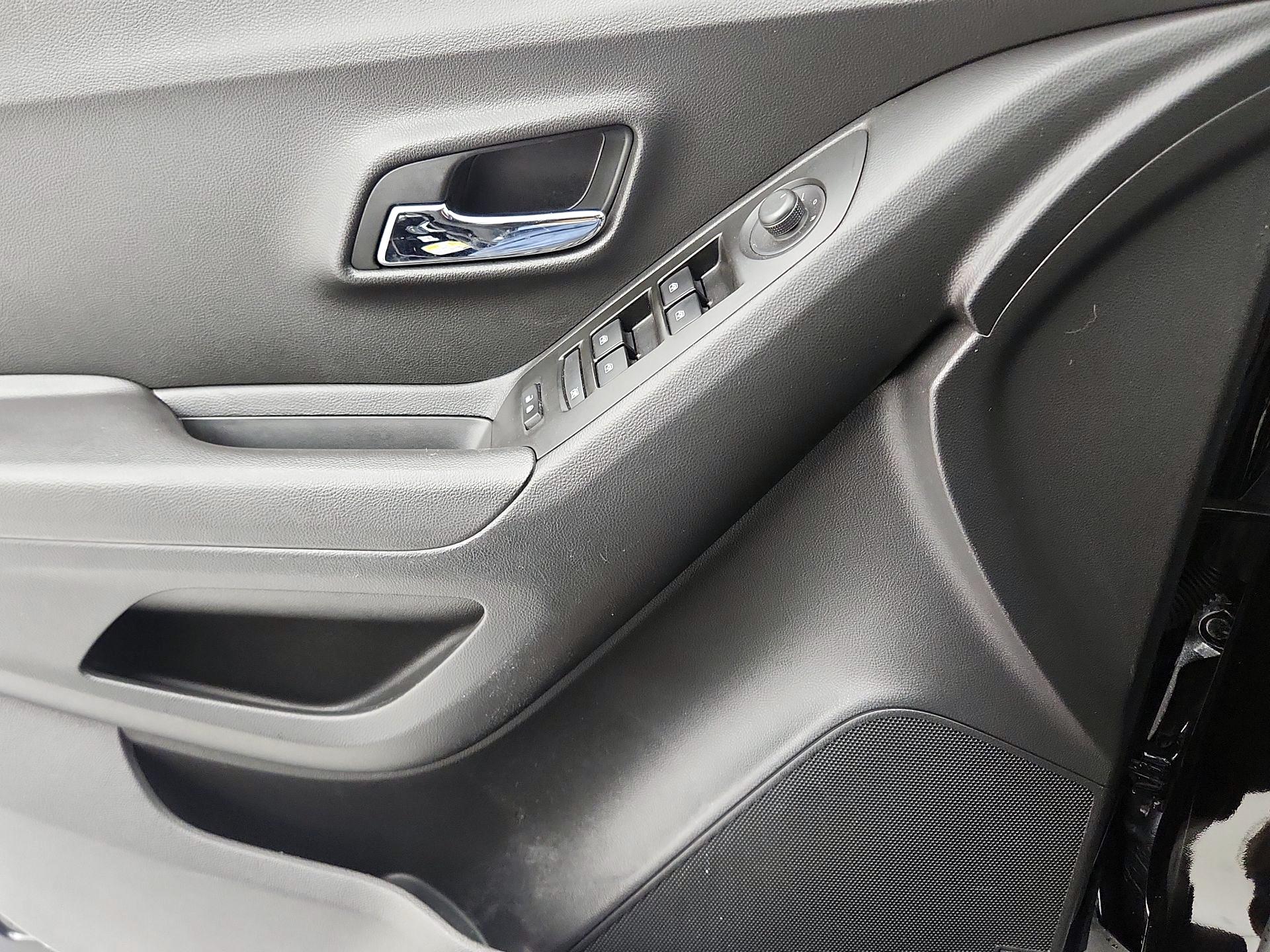 Thumbnail: 2020 Chevrolet Trax - 12