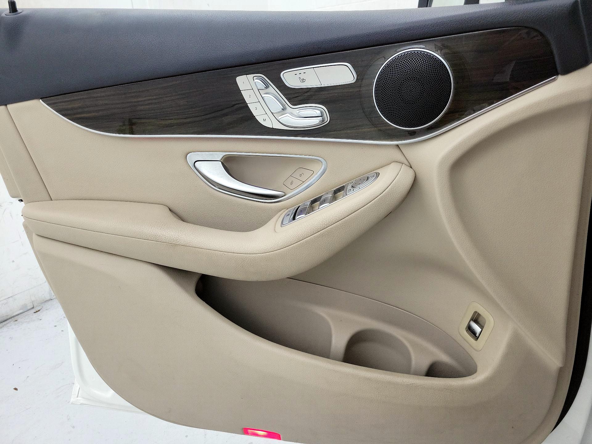 Thumbnail: 2020 Mercedes-Benz GLC - 12