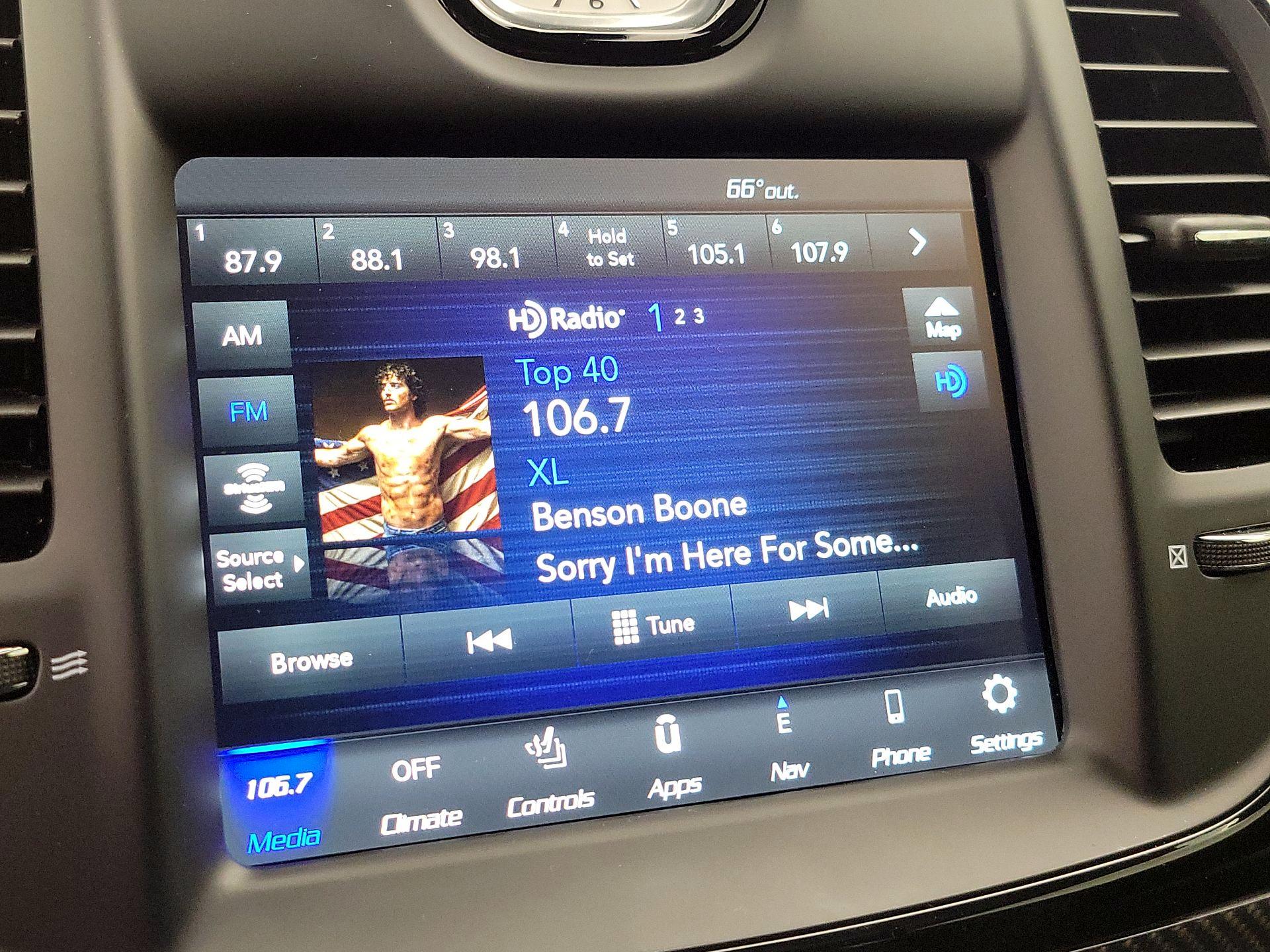 Thumbnail: 2023 Chrysler 300 - 16