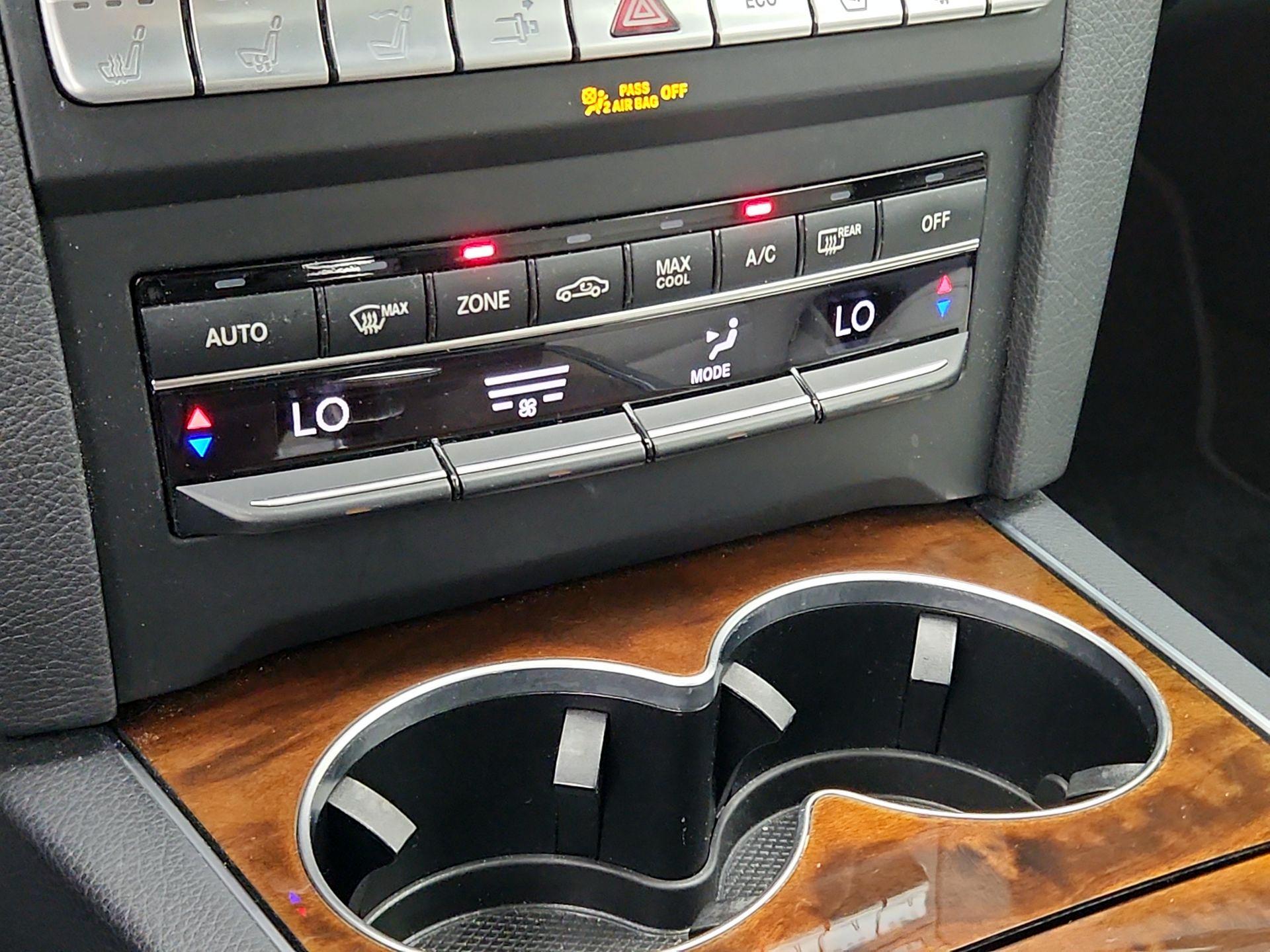 Thumbnail: 2015 Mercedes-Benz E-Class - 17