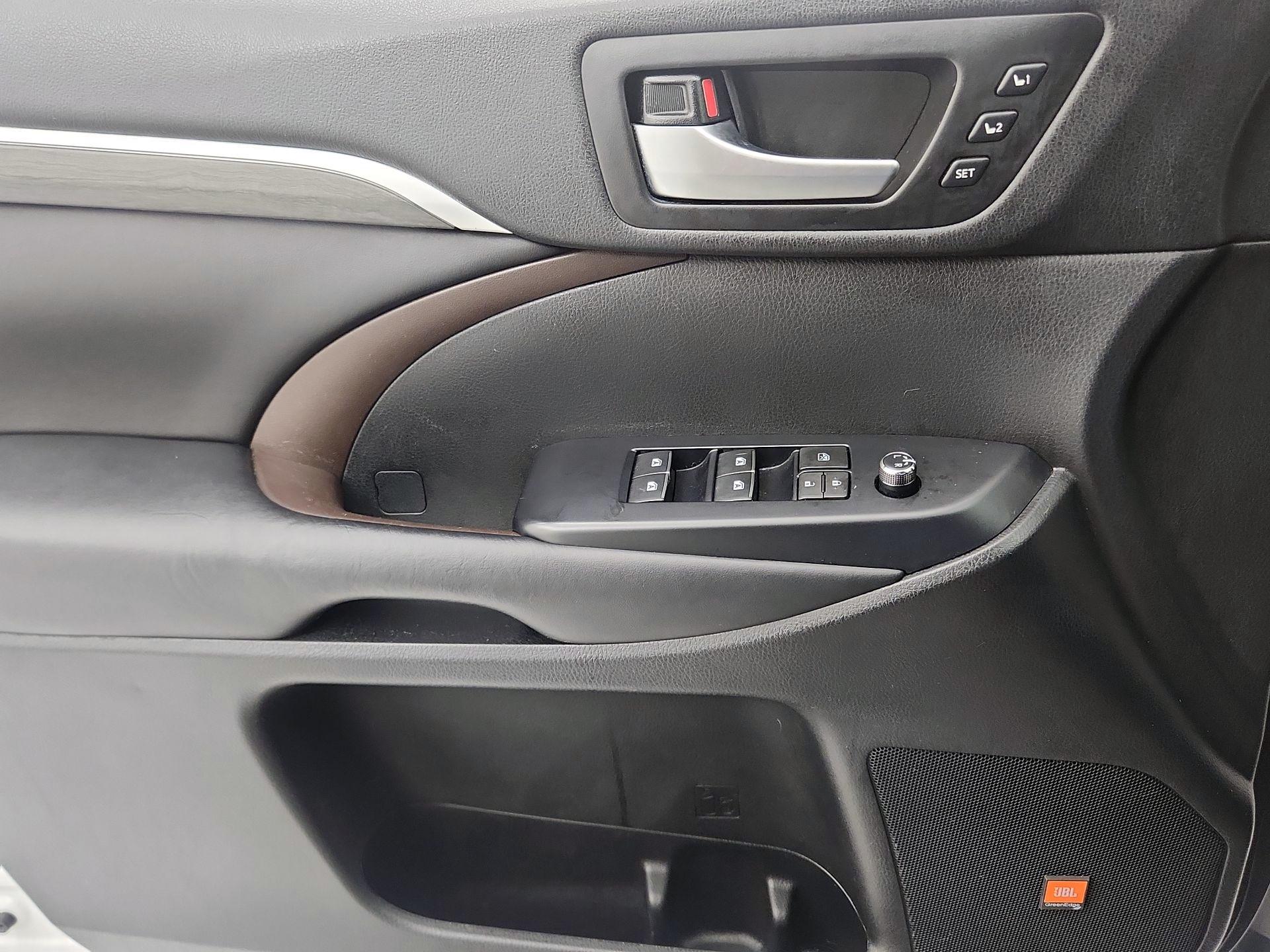 Thumbnail: 2019 Toyota Highlander - 12