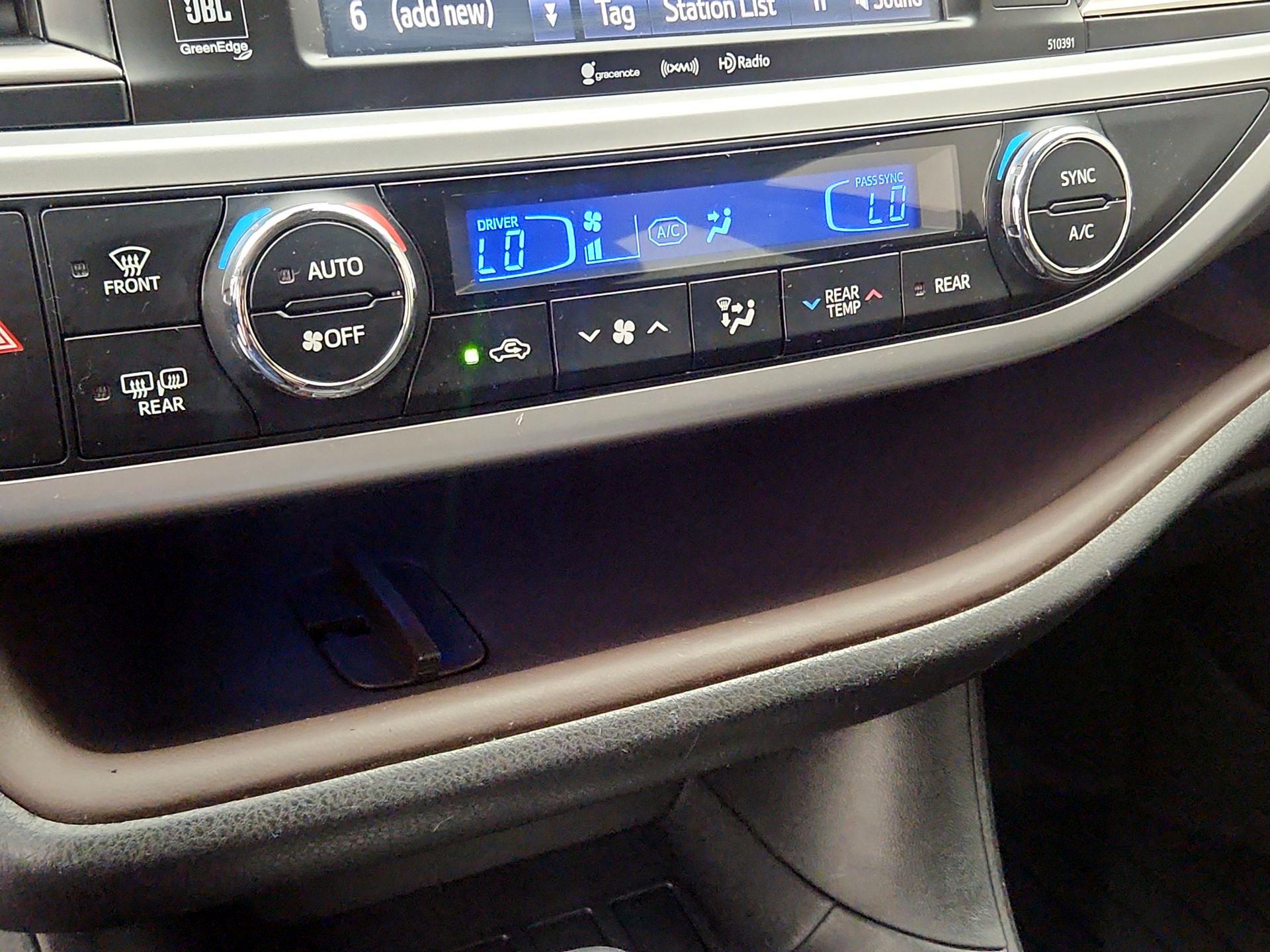 Thumbnail: 2019 Toyota Highlander - 17