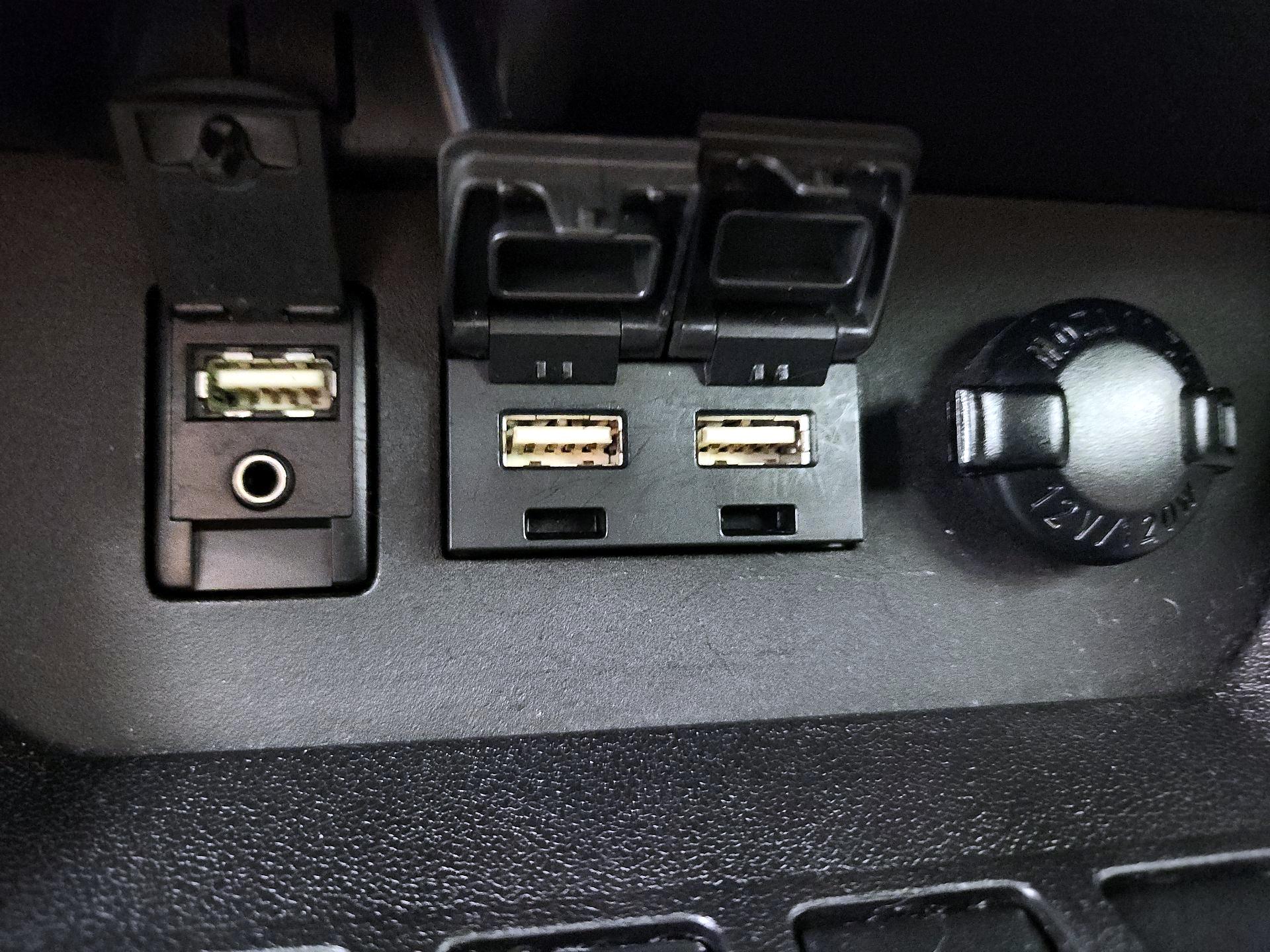 Thumbnail: 2019 Toyota Highlander - 19