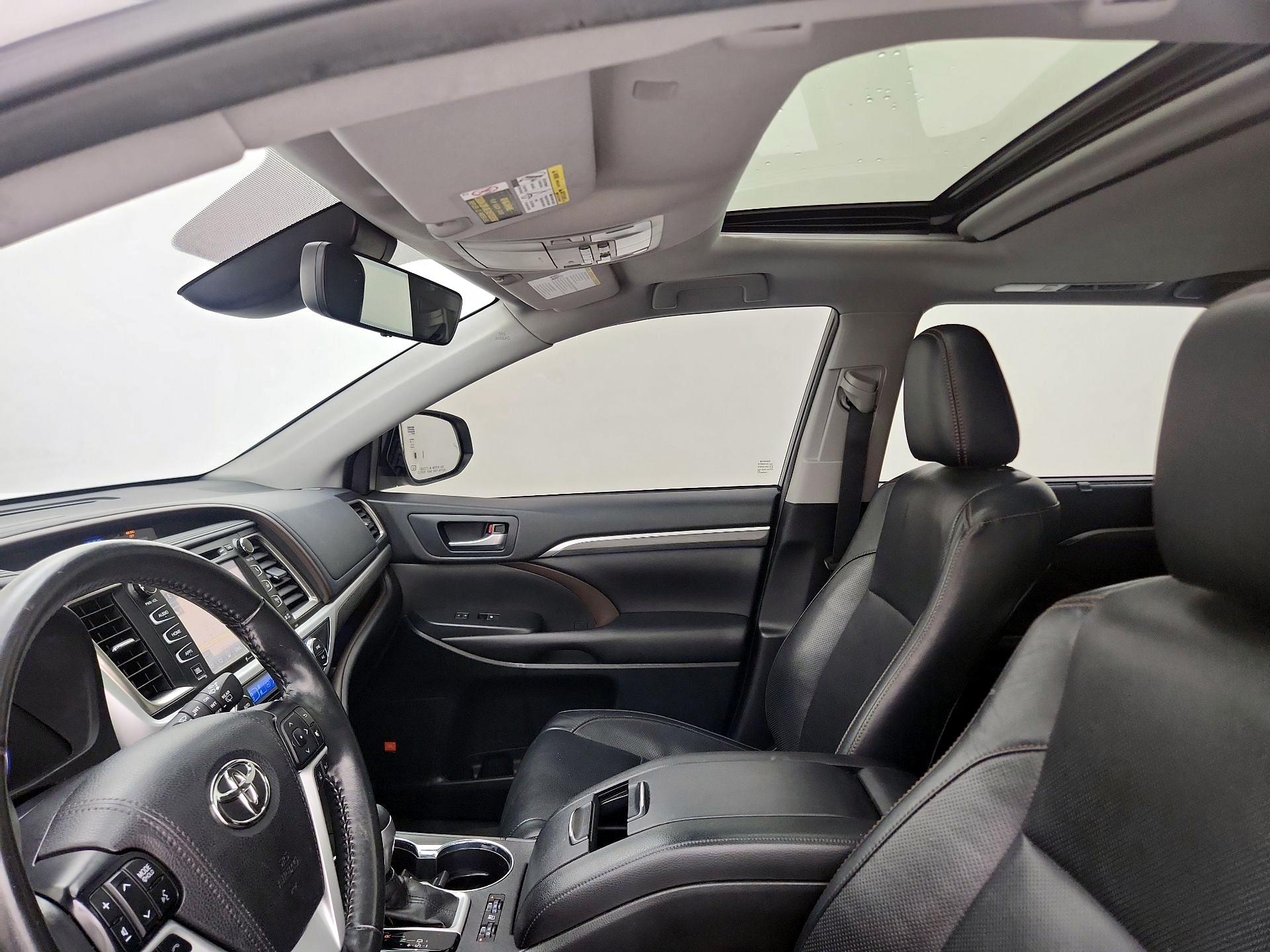 Thumbnail: 2019 Toyota Highlander - 20