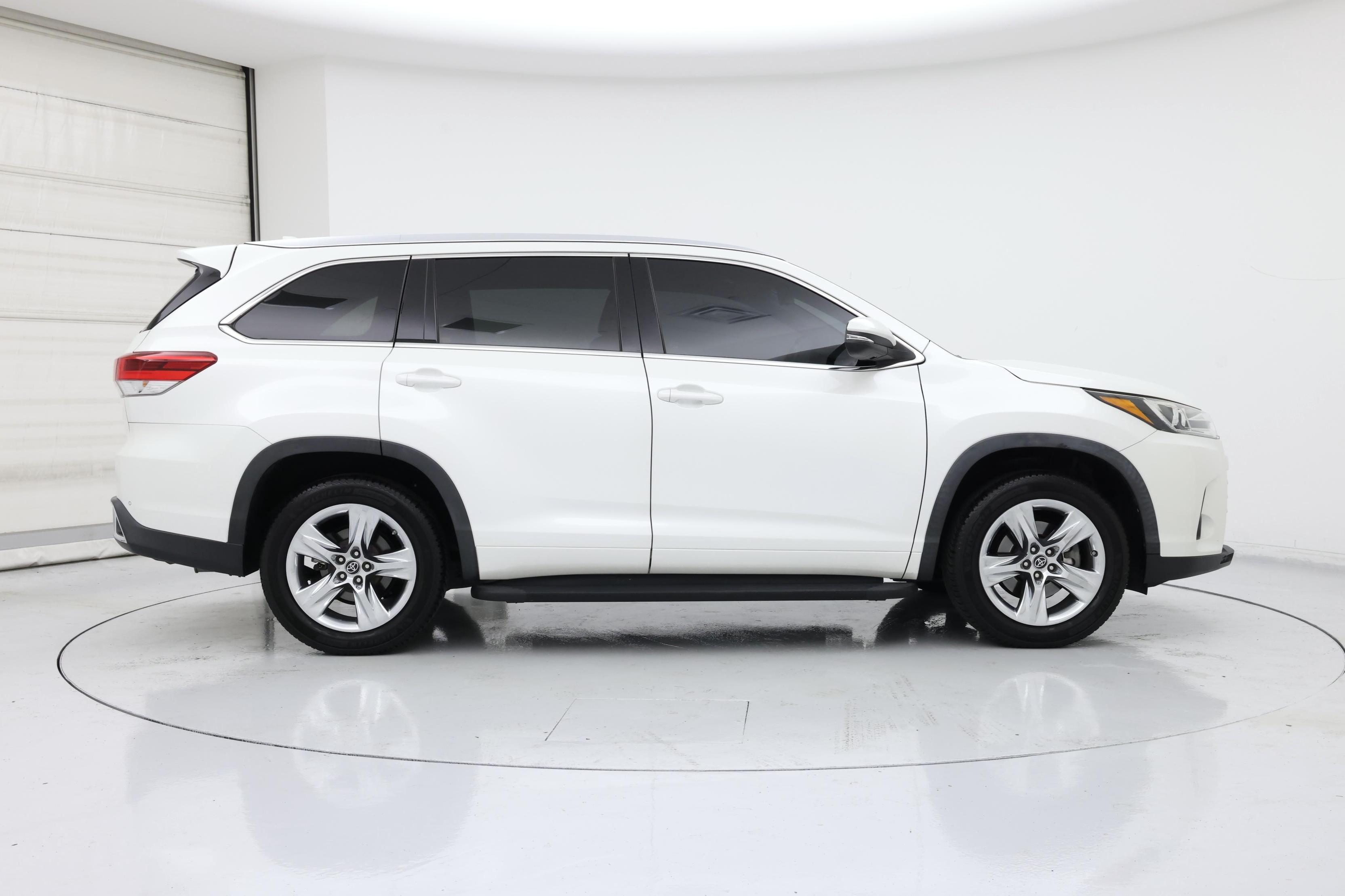 Thumbnail: 2019 Toyota Highlander - 7