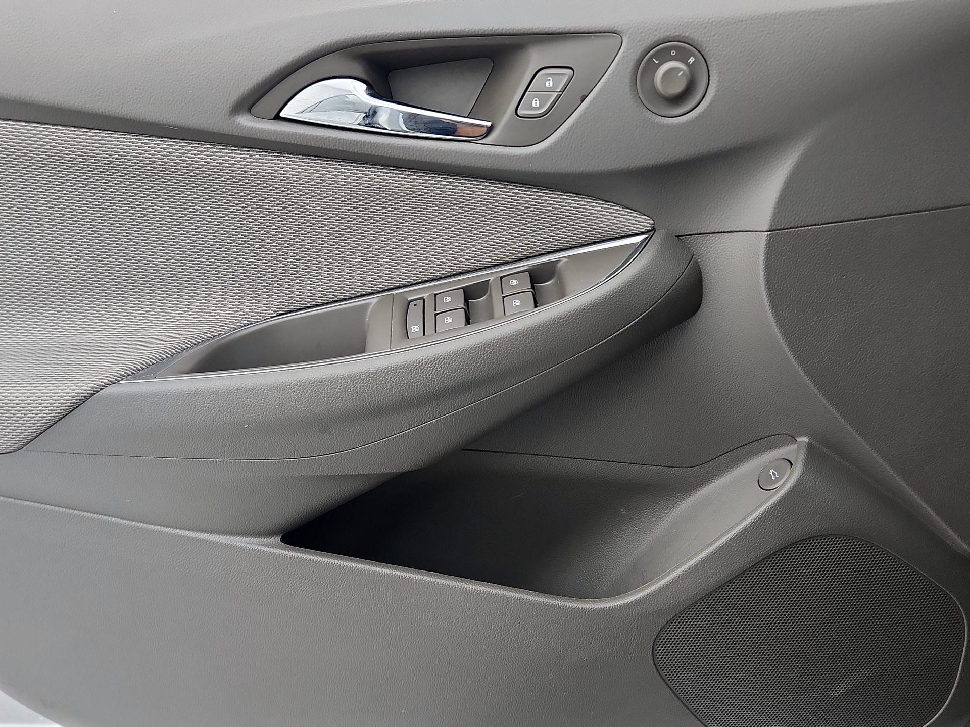 Thumbnail: 2016 Chevrolet Cruze - 12