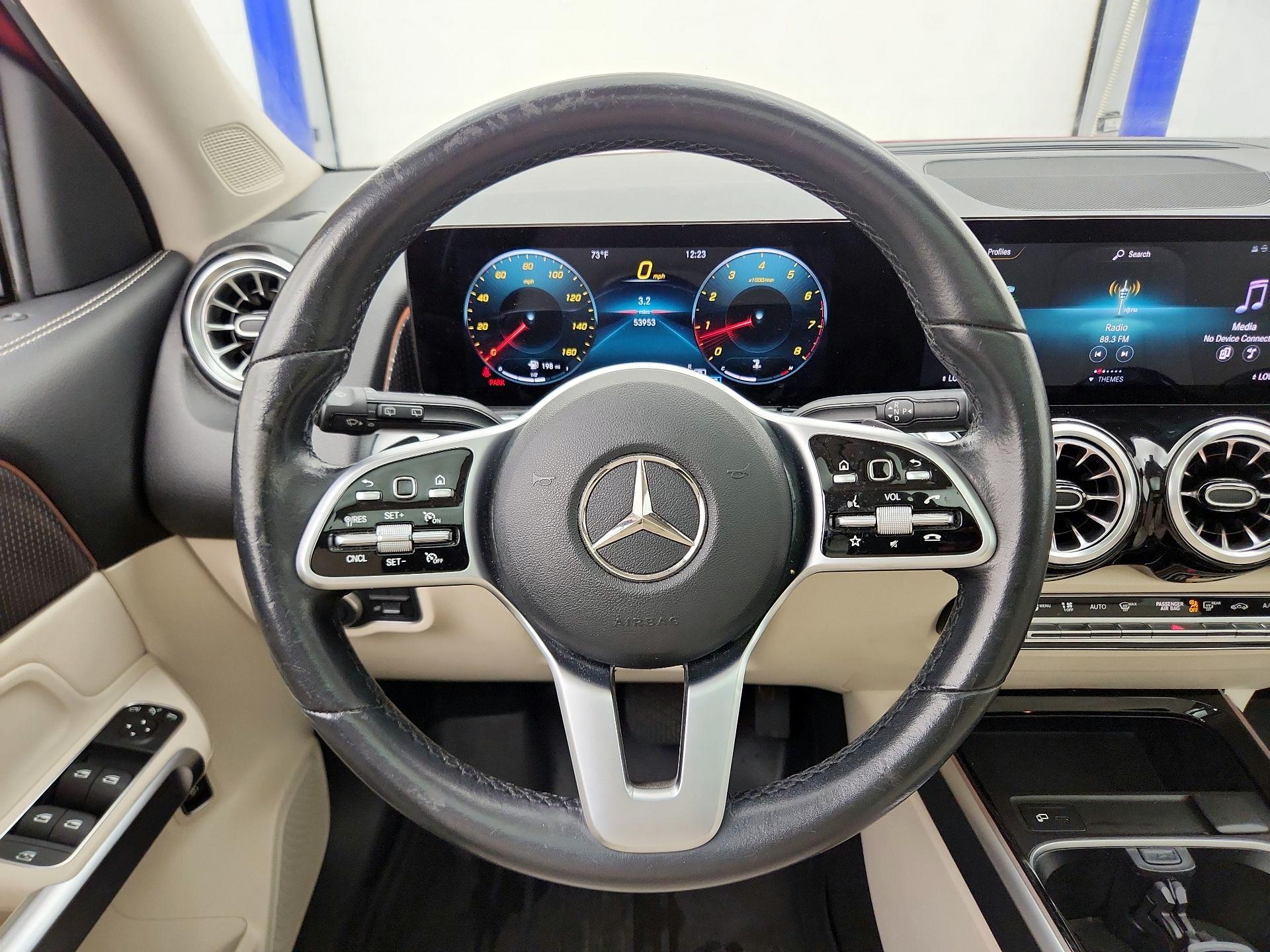 Thumbnail: 2022 Mercedes-Benz GLB - 10