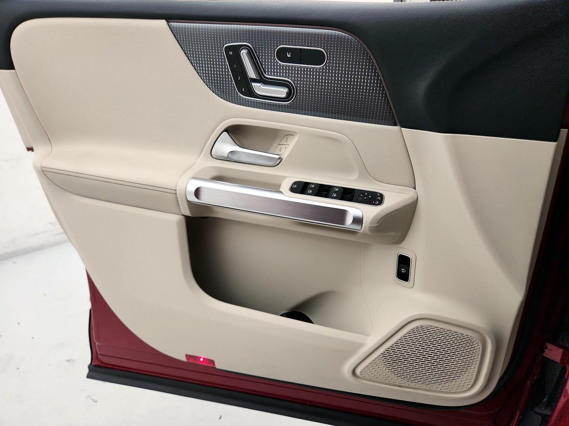 Thumbnail: 2022 Mercedes-Benz GLB - 12