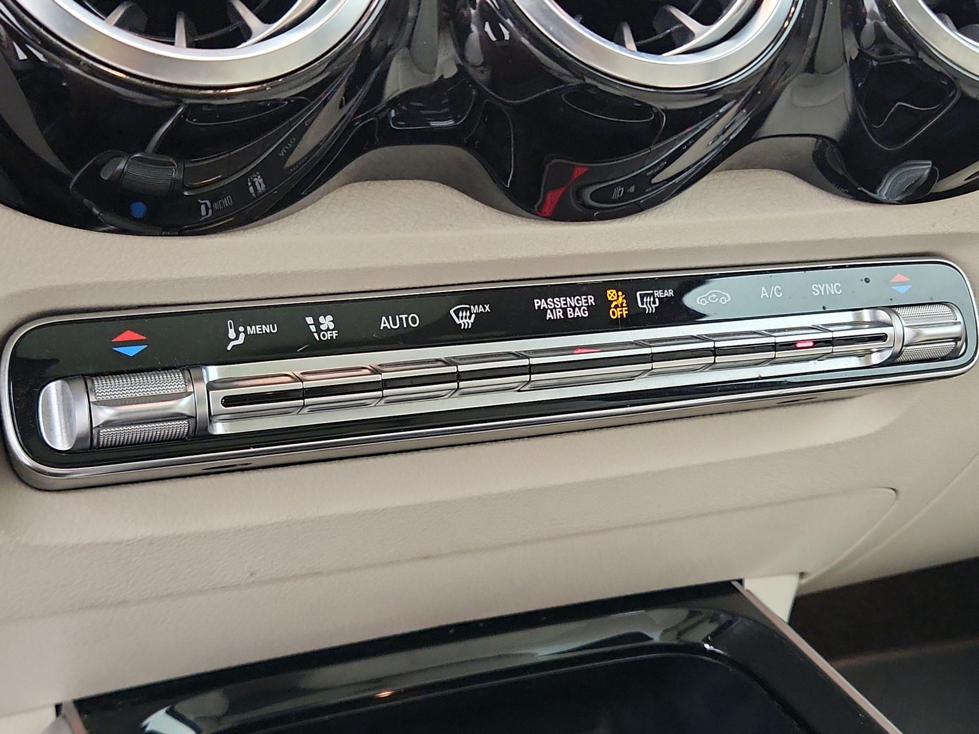 Thumbnail: 2022 Mercedes-Benz GLB - 16