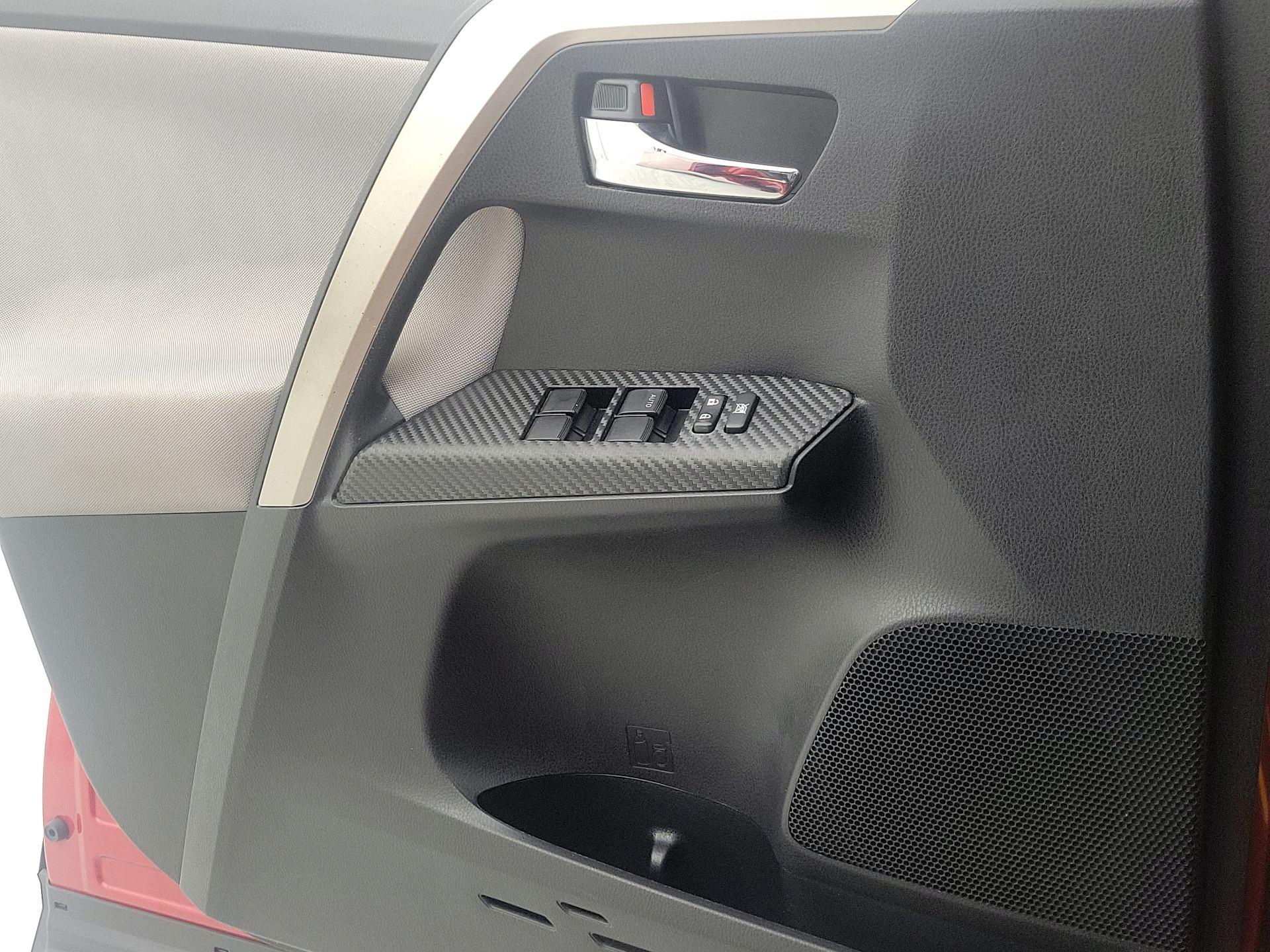 Thumbnail: 2015 Toyota RAV4 - 12